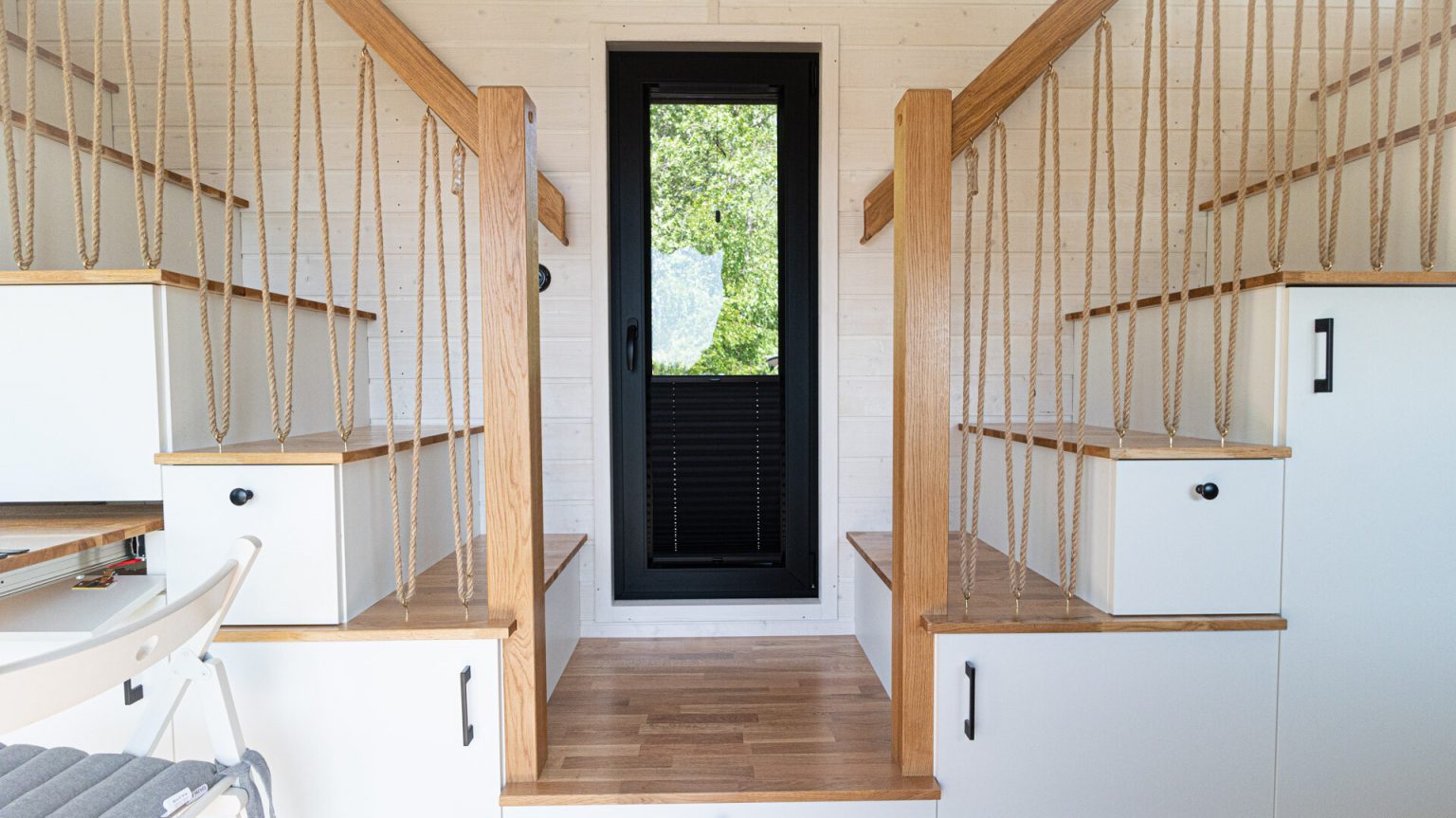 deux escaliers pour chambre sur mezzanines mini maison mobile par MobiHouse livrable en France