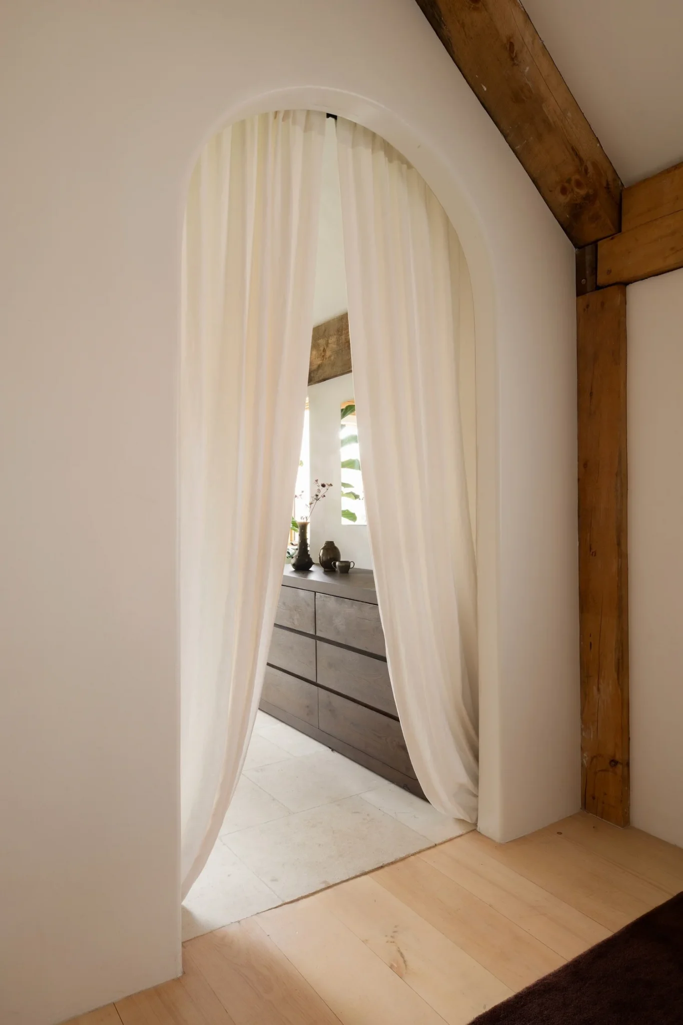 chambre fermée par rideau