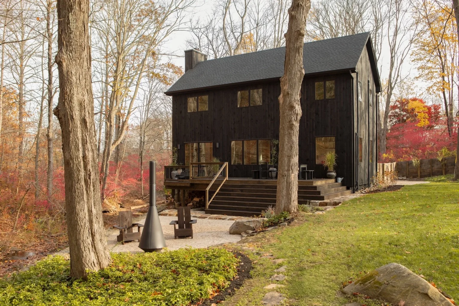 maison en bois dans la vallée de l'Hudson au milieu des arbres