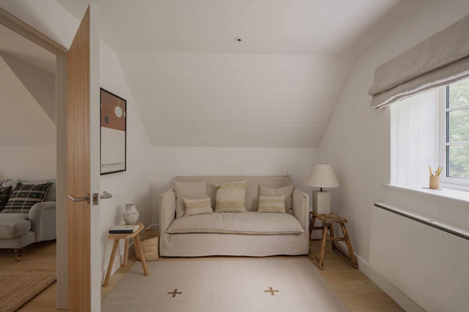 petit salon mansardé décoration rustique naturelle