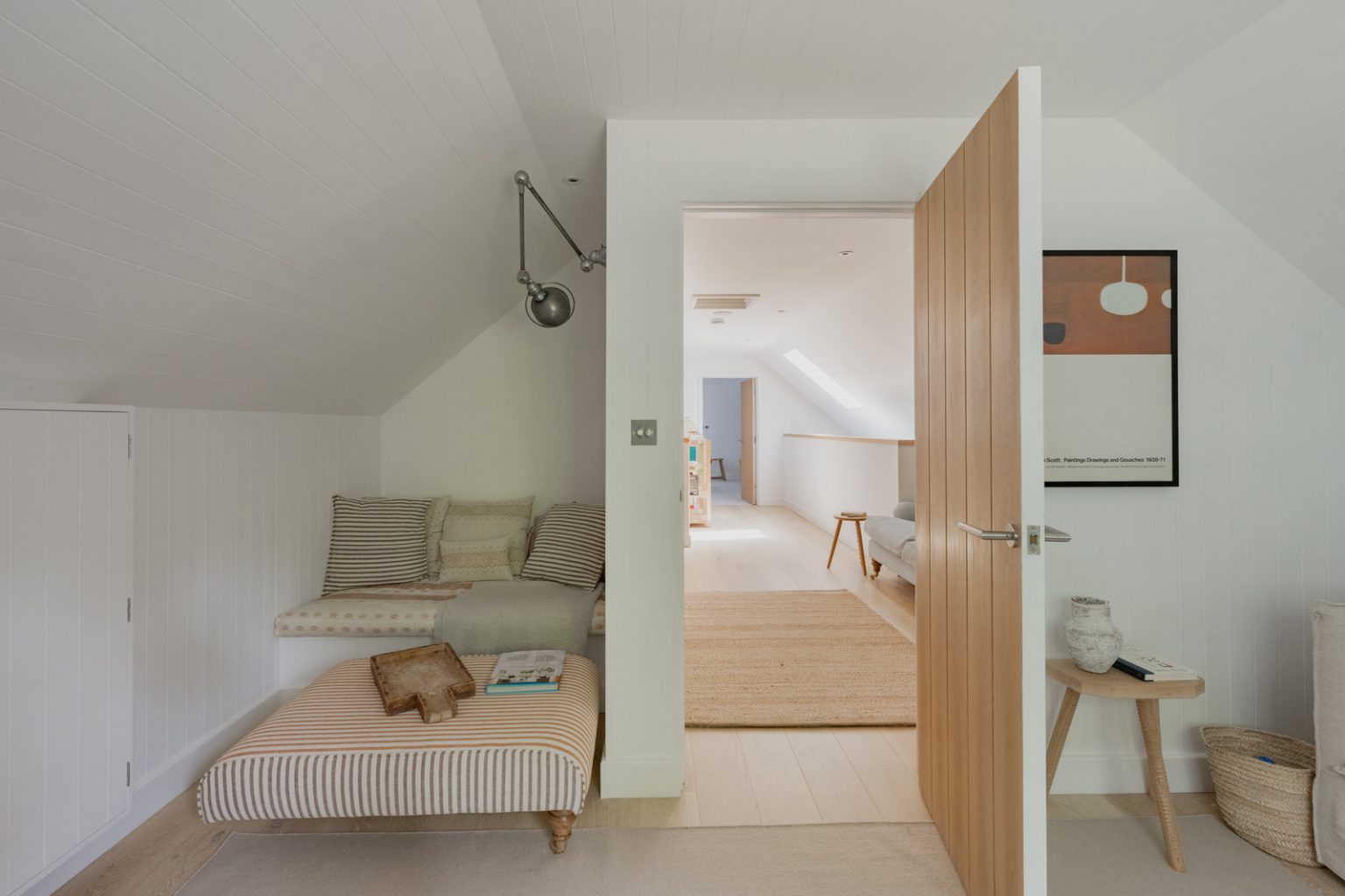 petit salon mansardé décoration rustique naturelle