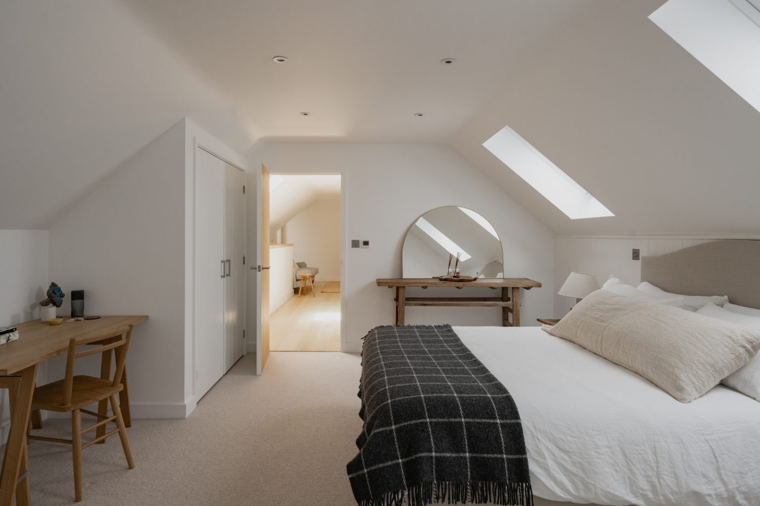 chambre mansardée décoration rustique naturelle