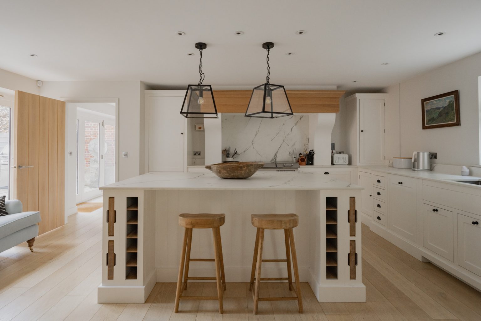 cuisine shaker blanche et marbre décoration rustique naturelle