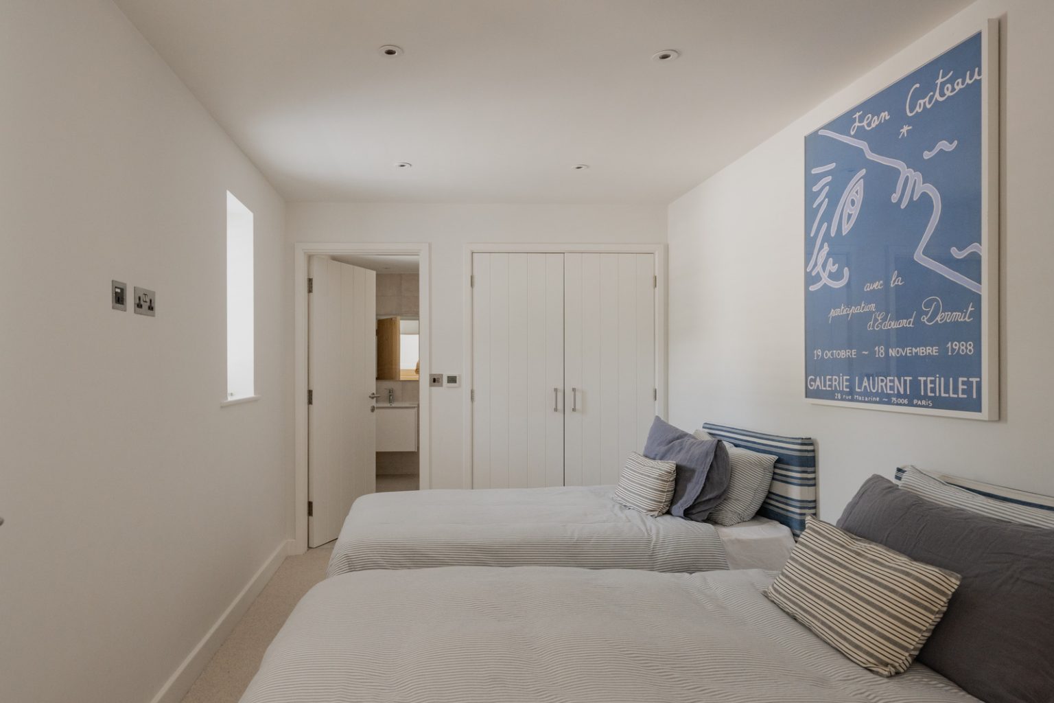 chambre à deux lits décoration rustique naturelle