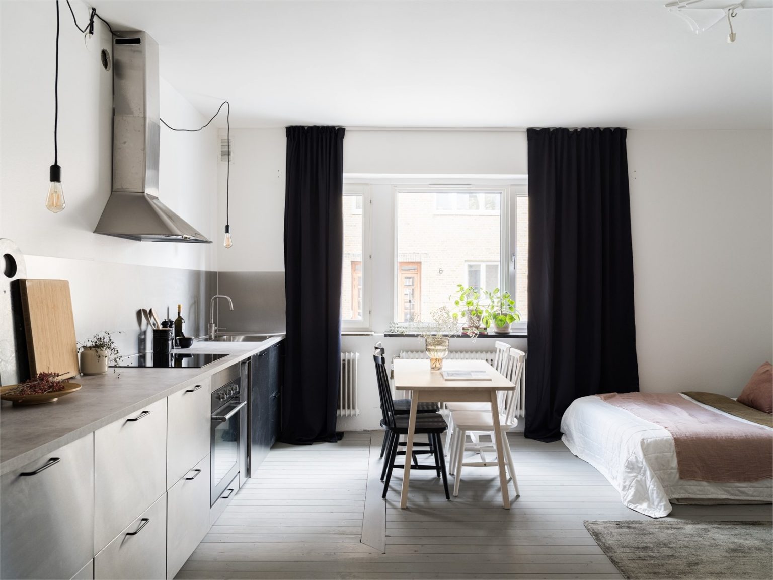 cuisine studio 35m2 avec canapé velours rose 