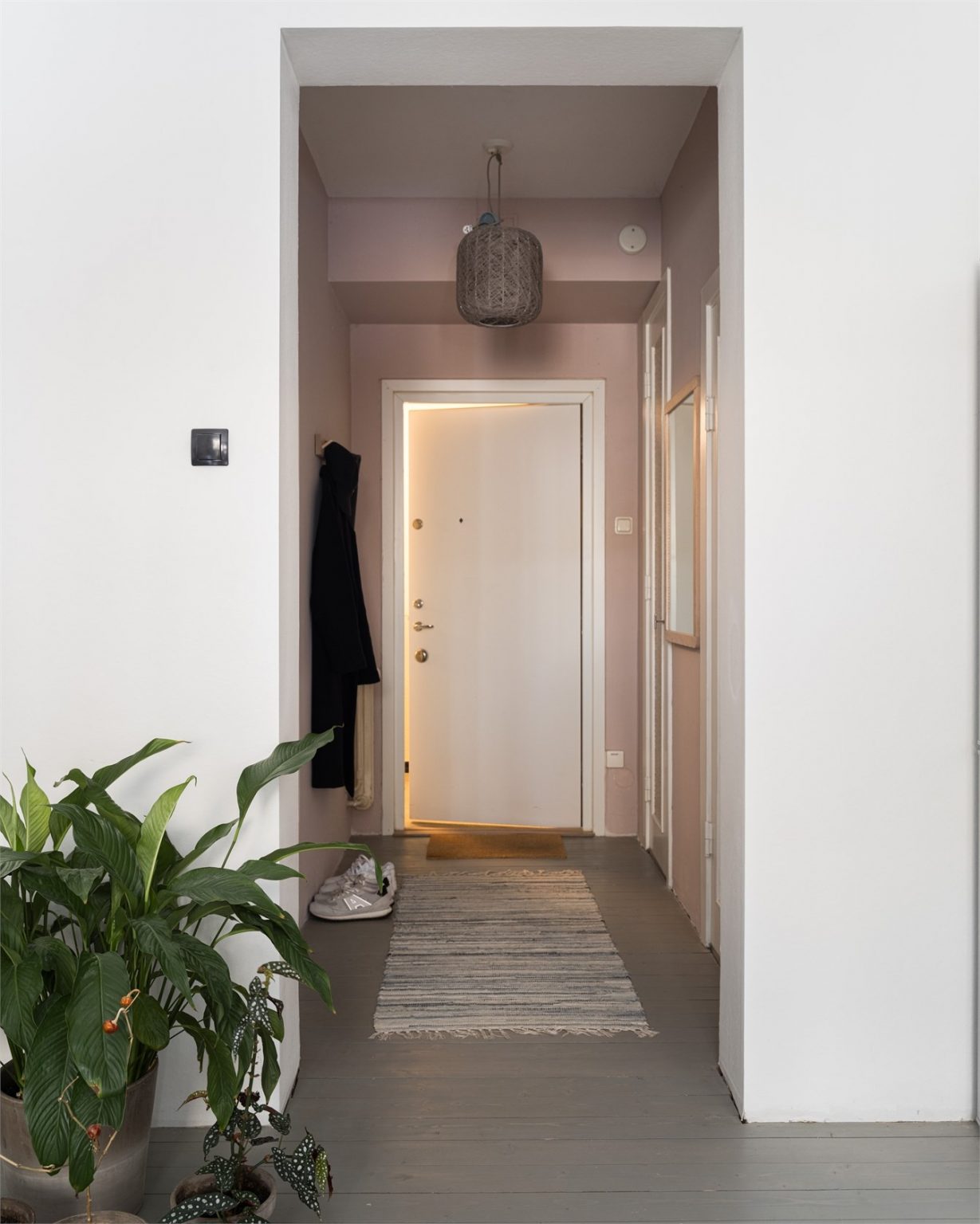 entrée murs rose pâle studio 35m2