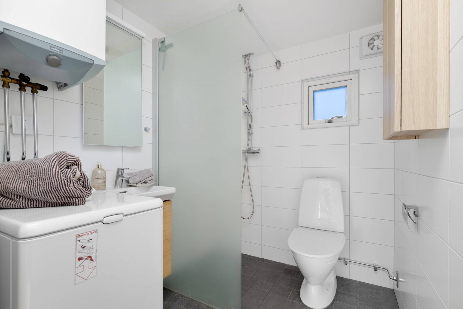 salle de bain blanche