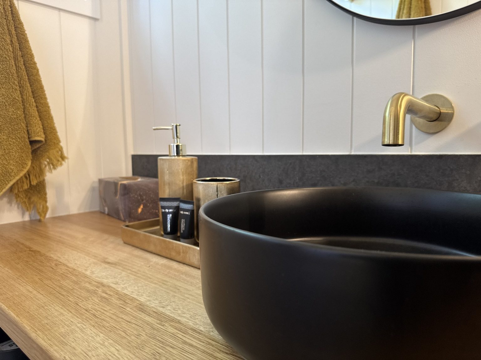 salle de bain design vasque noire