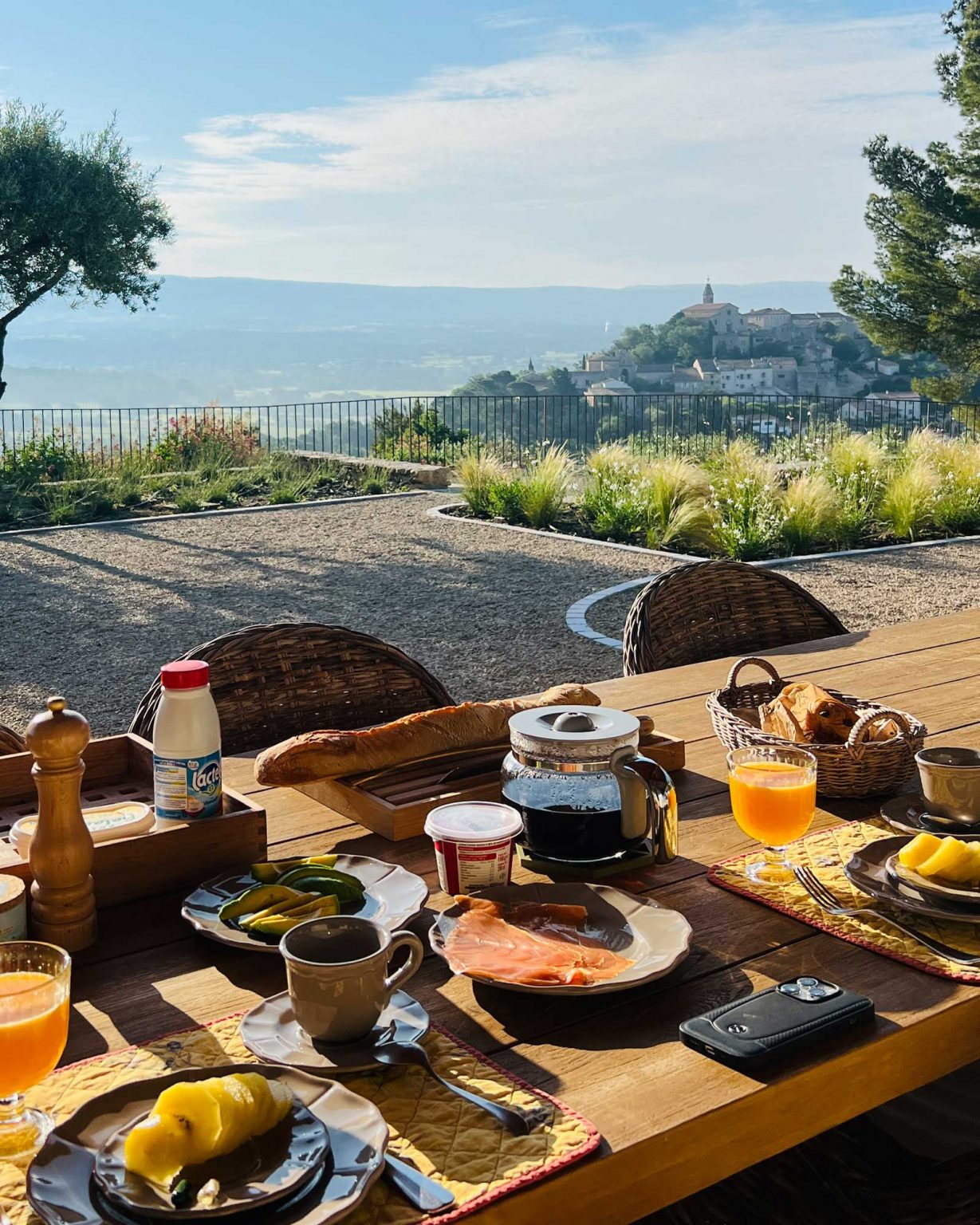 terrasse maison provençale vue Mont Ventoux
