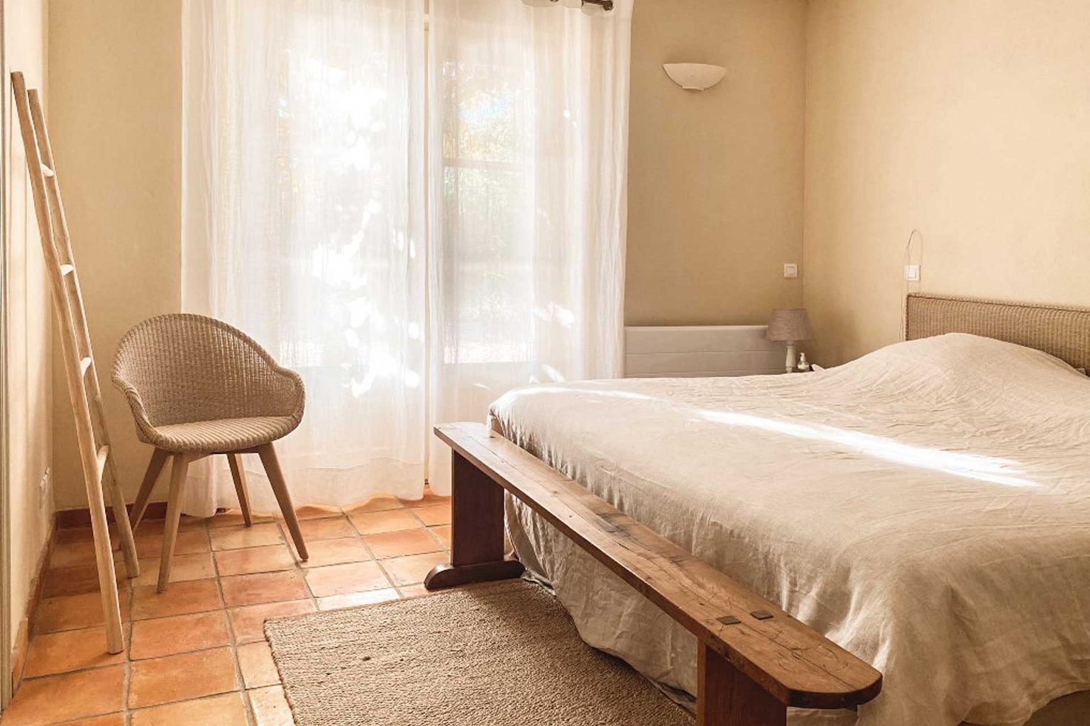 chambre minimaliste décoration rustique chic