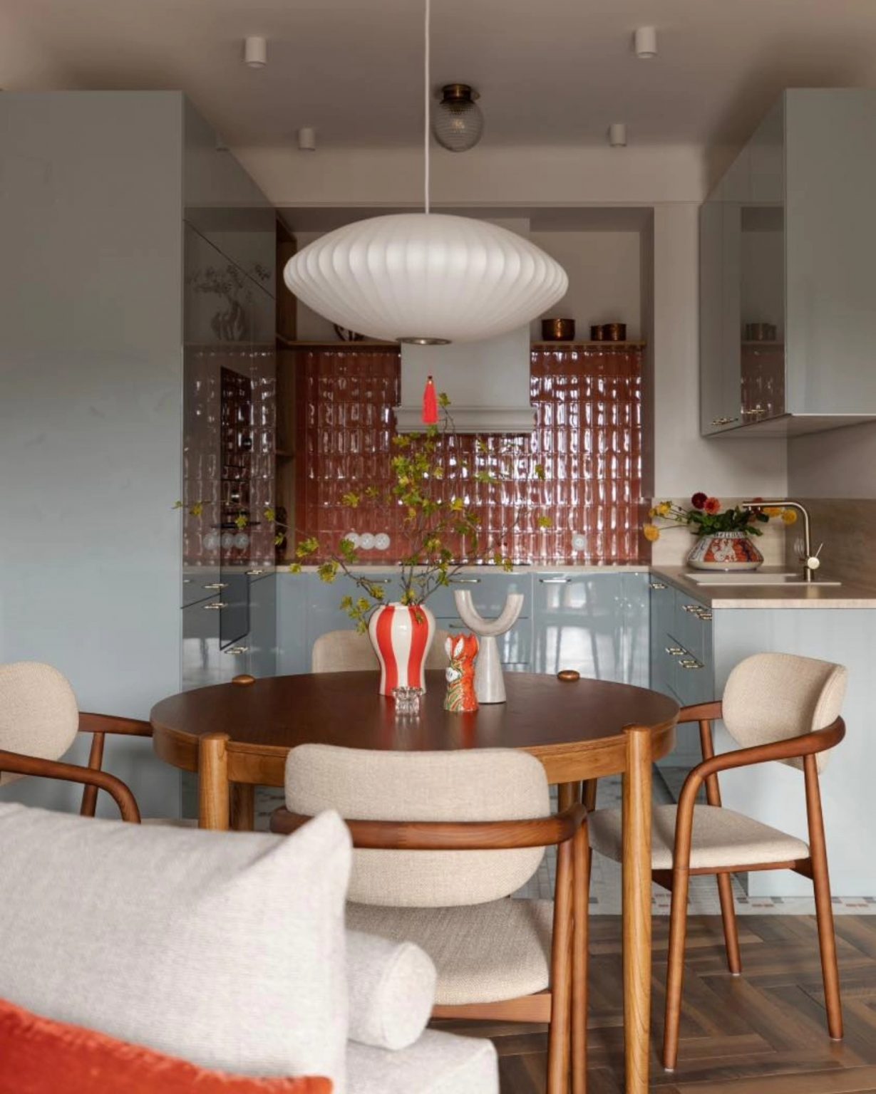 cuisine et salle à manger décoration contemporaine vintage et colorée