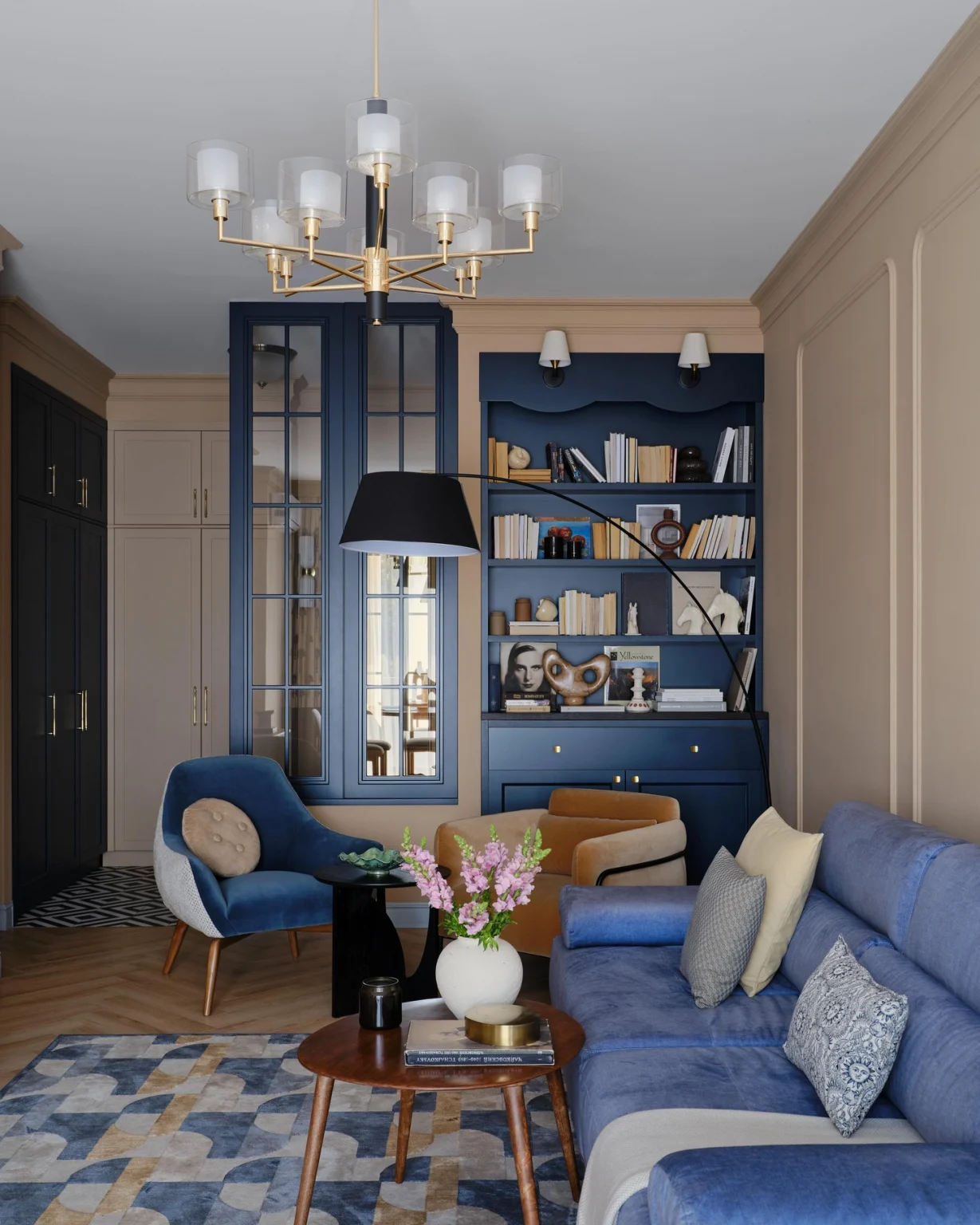 salon appartement 100m2 décoration vintage et contemporaine bleue