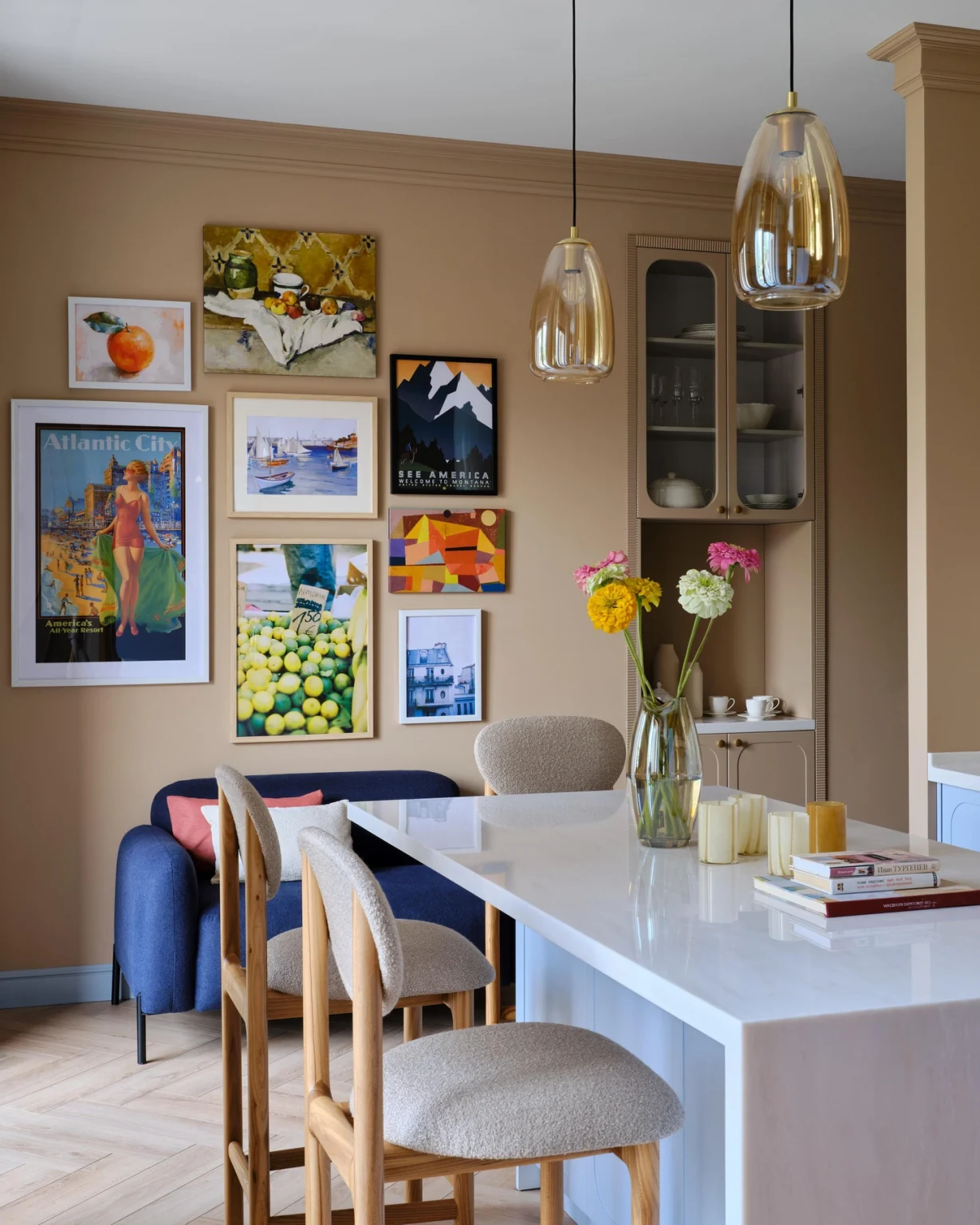 cuisine bleue appartement 100m2 décoration vintage et contemporaine