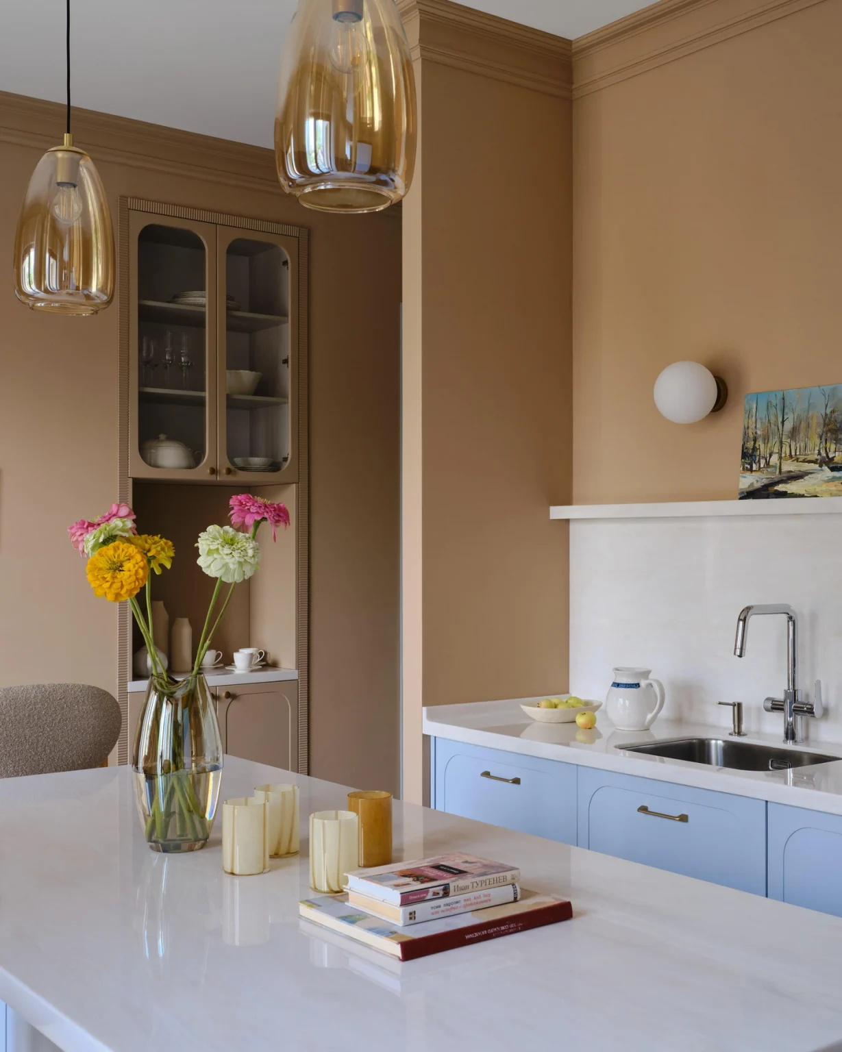 cuisine bleue appartement 100m2 décoration vintage et contemporaine