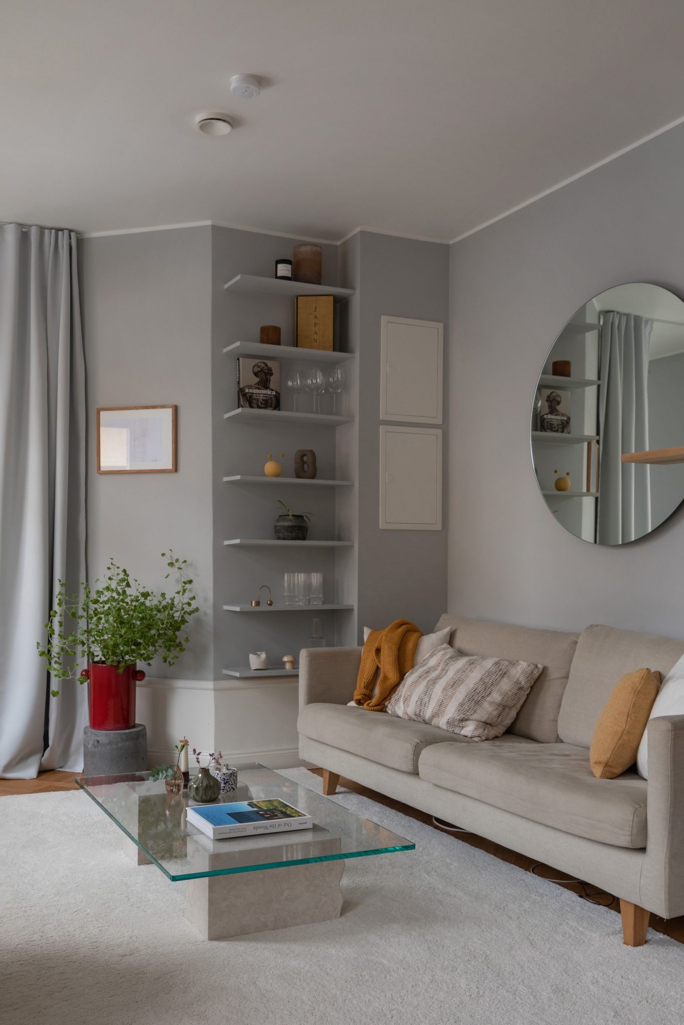 salon murs gris studio 34m2 dans immeuble ancien décoration scandinave