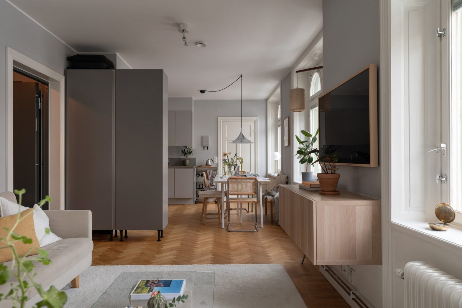 salon salle à manger et cuisine studio 34m2 dans immeuble ancien décoration scandinave