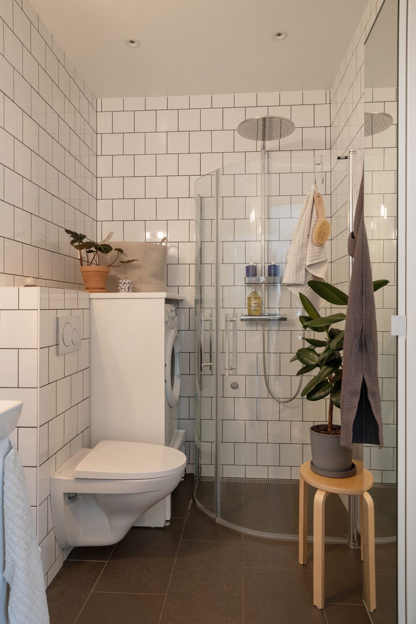 salle de bain carrelage blanc sol plafond