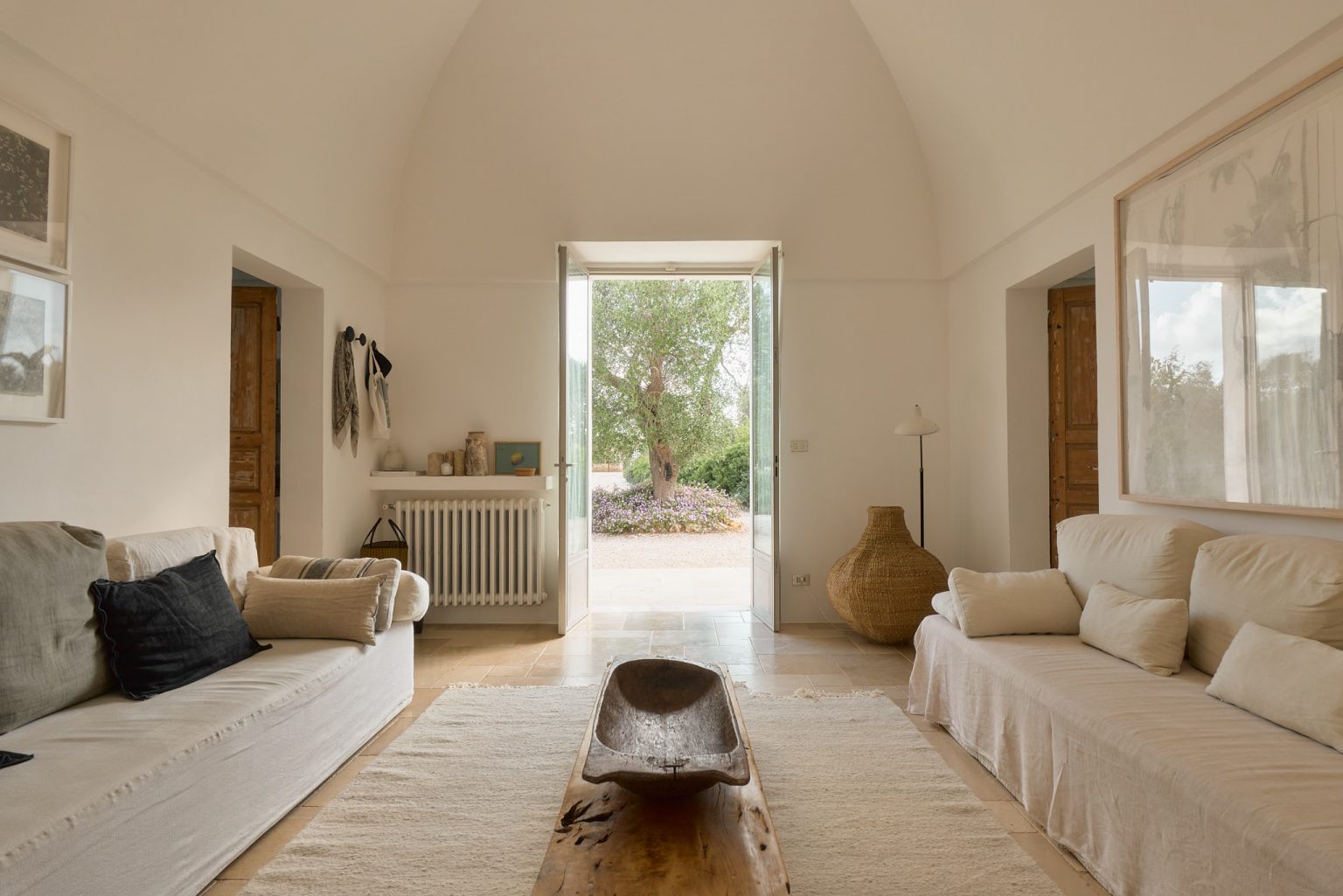 salon décoration naturelle et rustique chic maison dans les Pouilles Villa Castelluccio