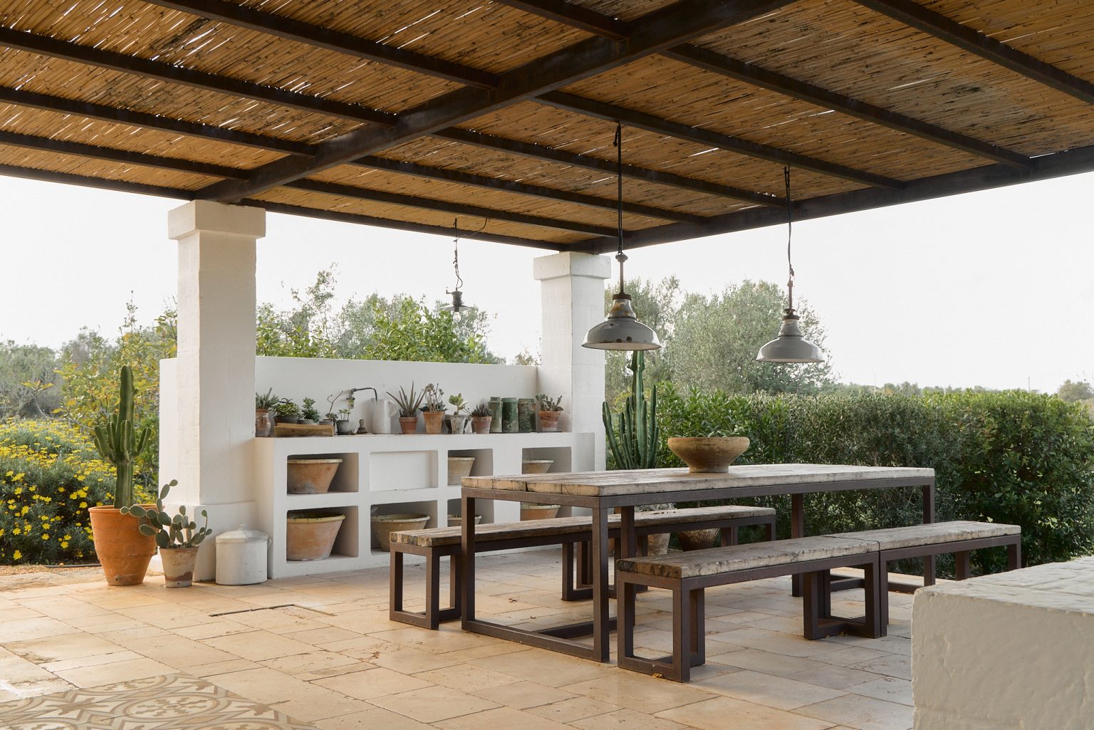 terrasse avec pergola décoration rustique chic Villa Castelluccio