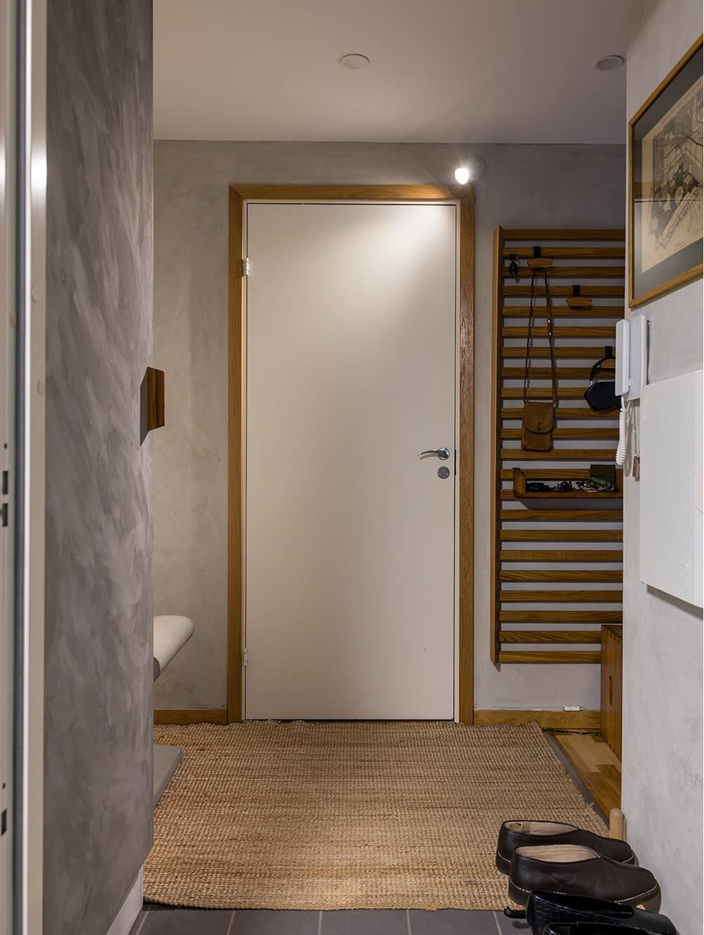 entrée murs gris à la chaux deux-pièces de 46m2 style Japandi