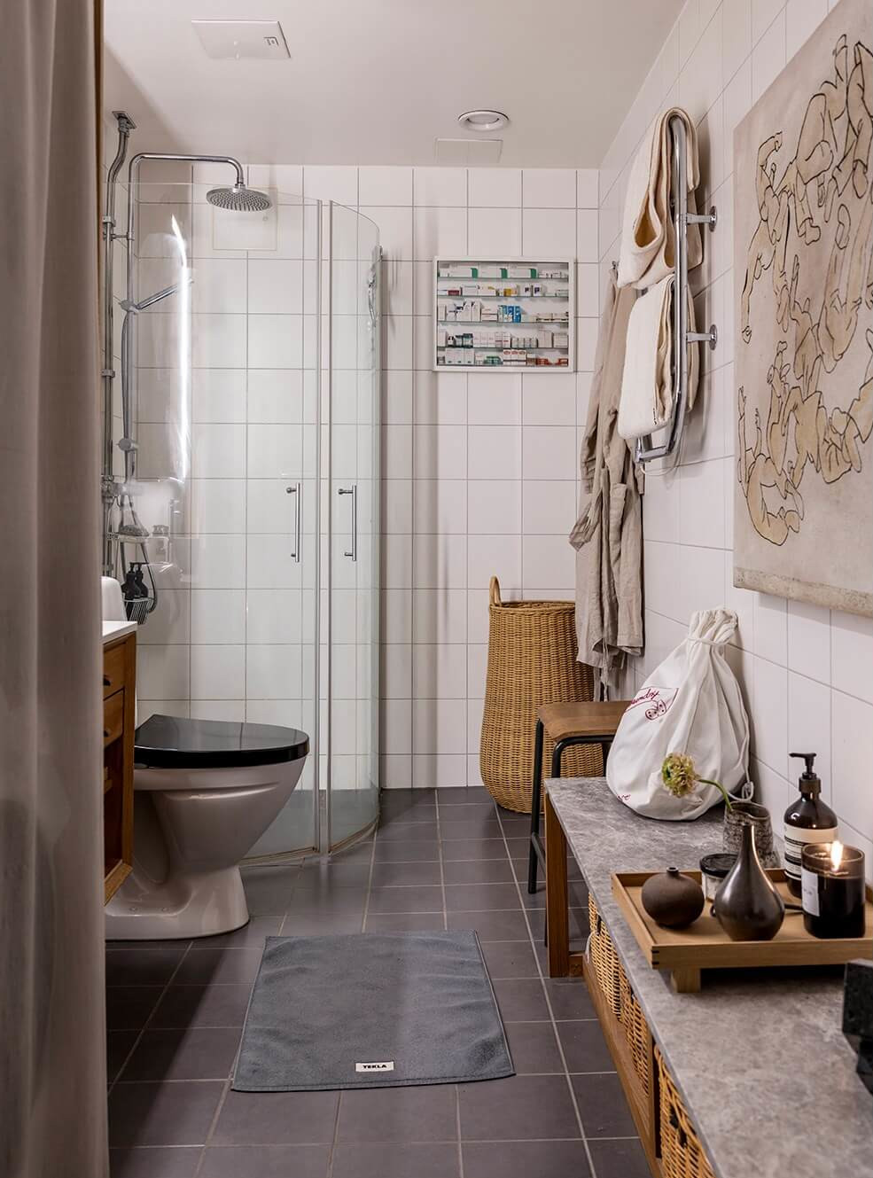 salle de bain blanche et bois décoration naturelle