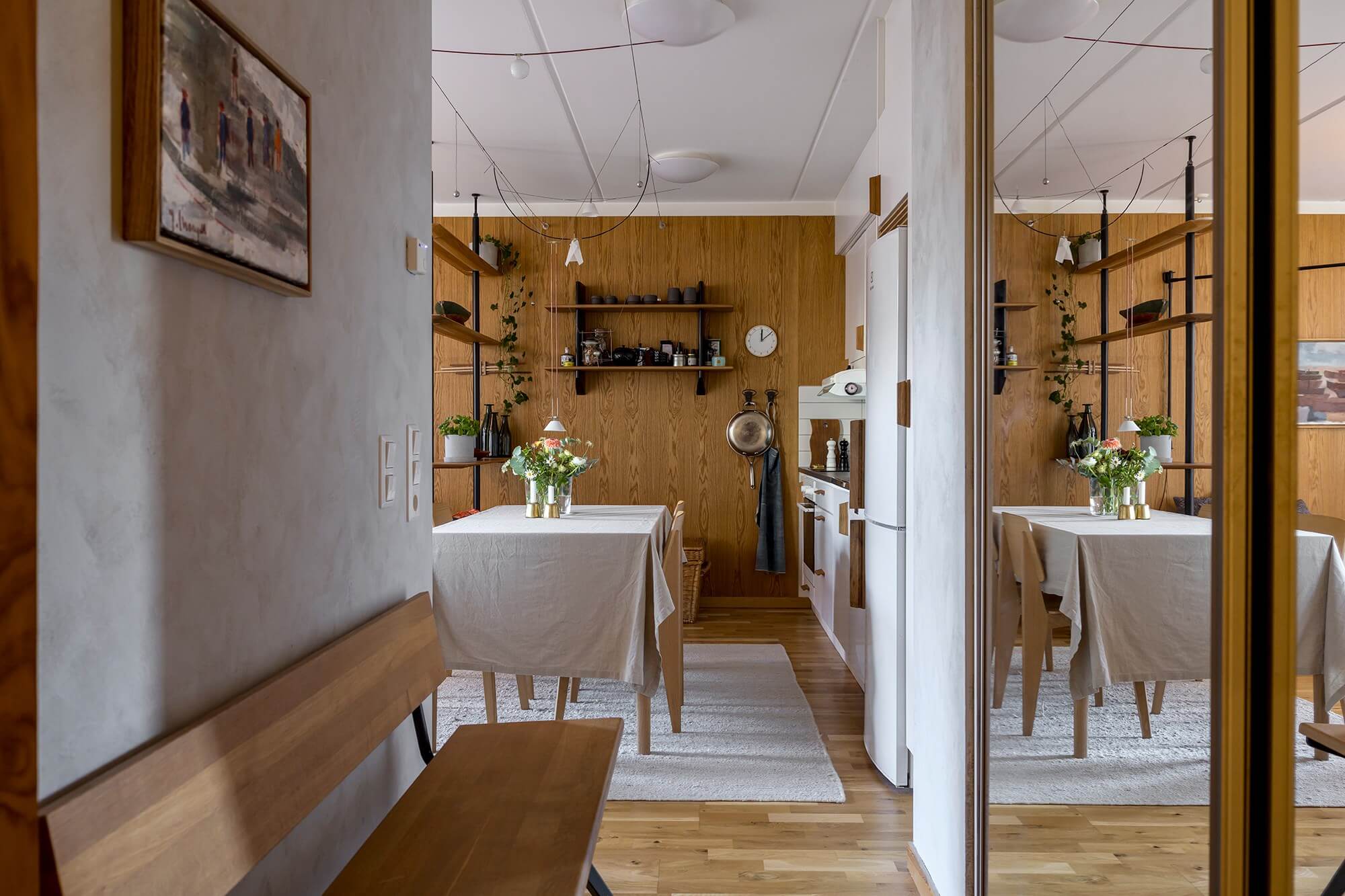 entrée et salon mur bois deux-pièces de 46m2 style Japandi