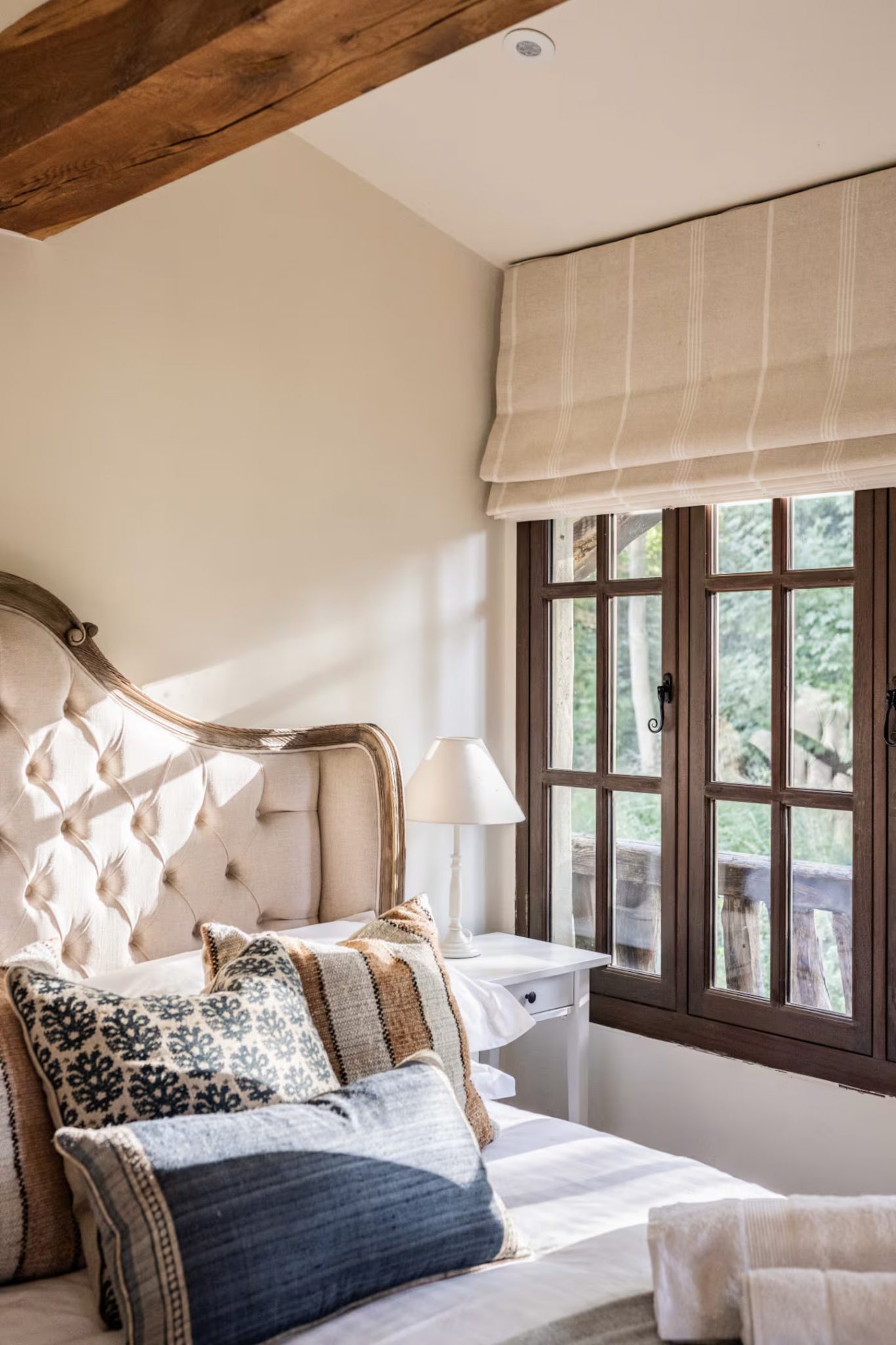 chambre avec poutres décoration classique chic maison sur pilotis Norfolk Le Boathouse