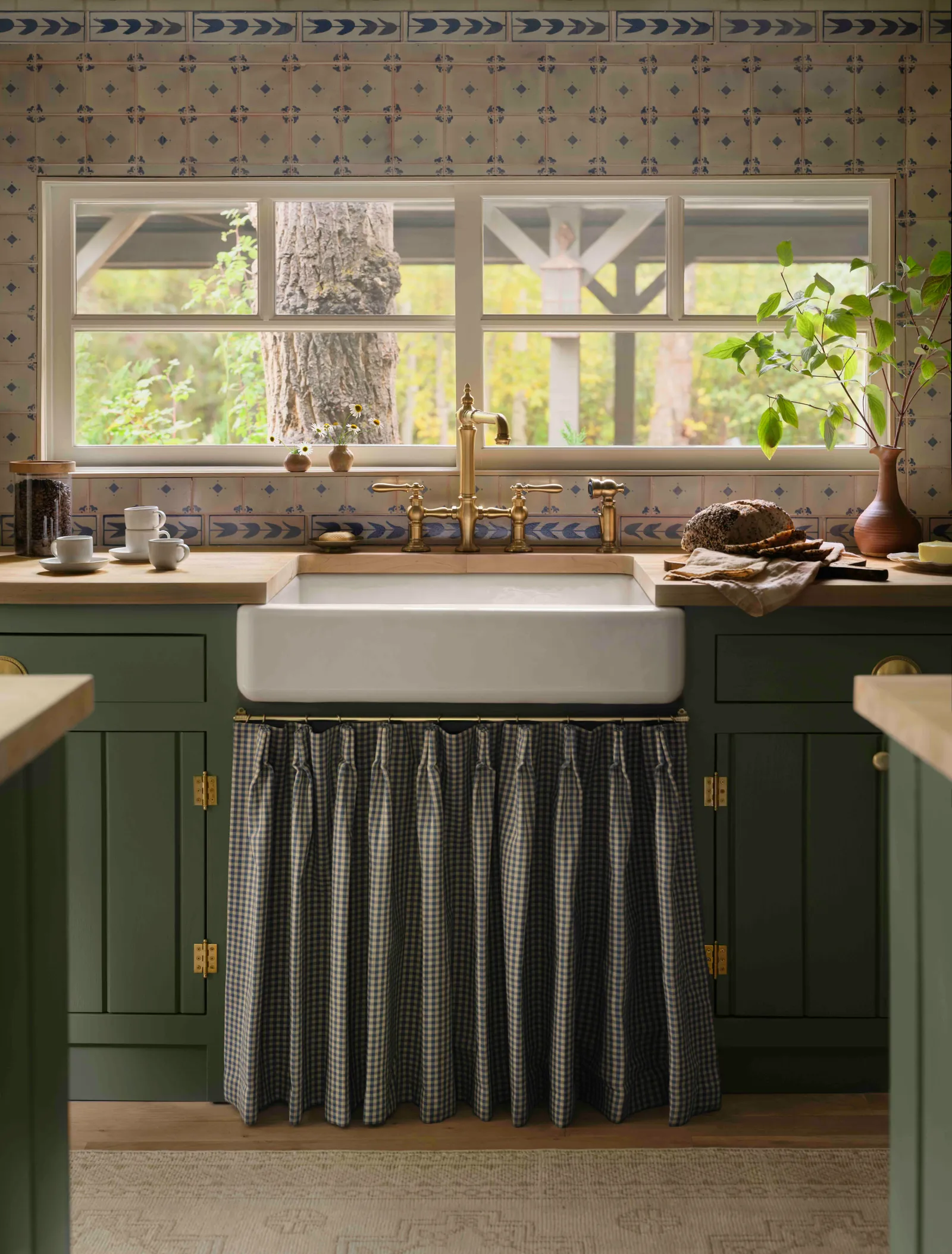 cuisine verte rustique chic maison en bois Joanna et Chip Gaines dans les Rocheuses cuisine verte rustique chic maison en bois Joanna et Chip Gaines dans les Rocheuses