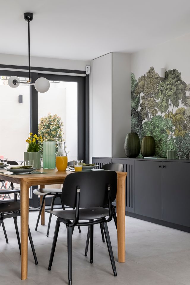 salle à manger papier-peint Isidore Leroy décoration contemporaine Photo : ©Pauline Le Goff salle à manger papier-peint Isidore Leroy décoration contemporaine Photo : ©Pauline Le Goff