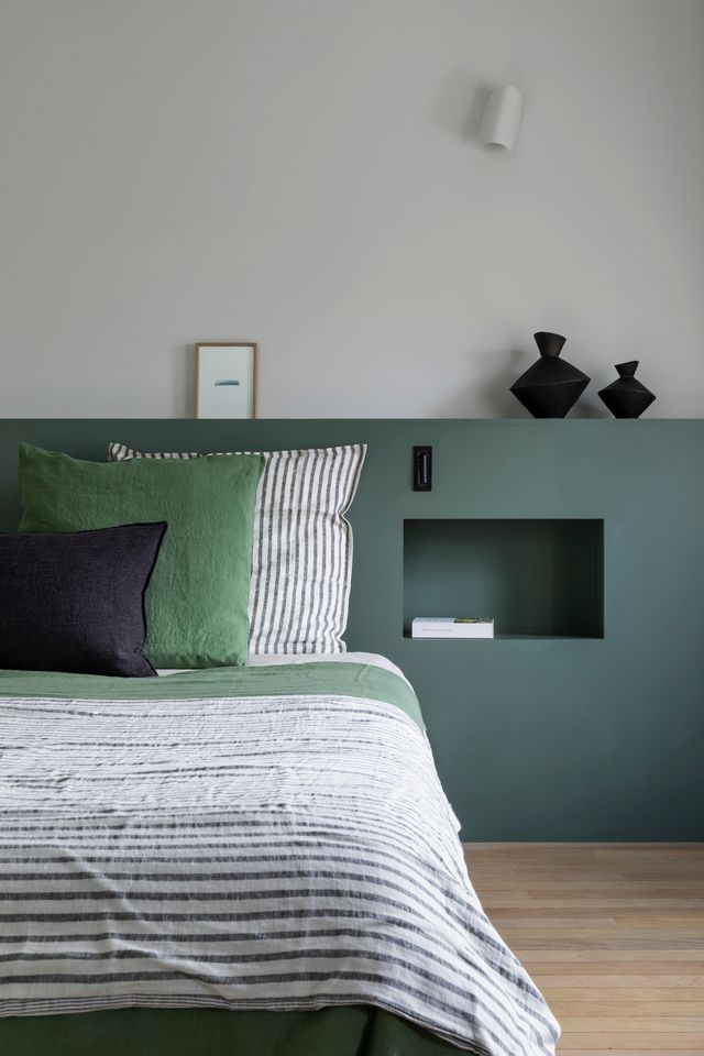 chambre mansardée décoration contemporaine verte et blanche Photo : ©Pauline Le Goff chambre mansardée décoration contemporaine verte et blanche Photo : ©Pauline Le Goff