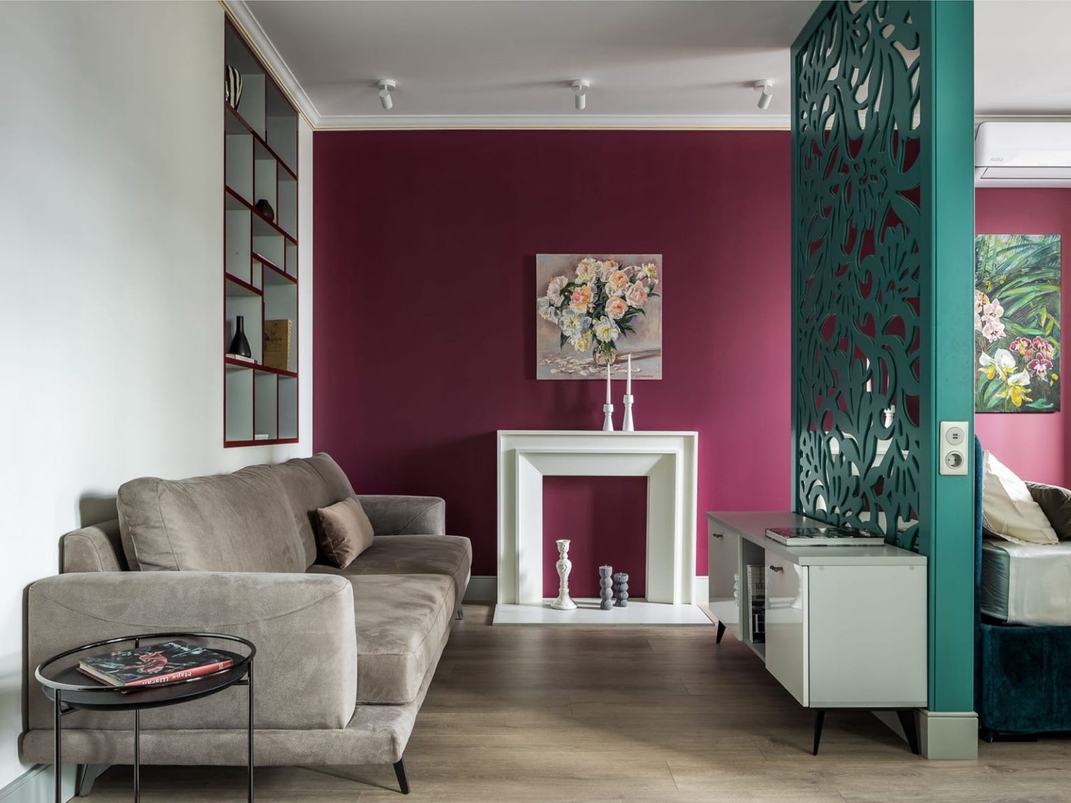 salon et espace chambre studio 43m2 décoration maximaliste et colorée