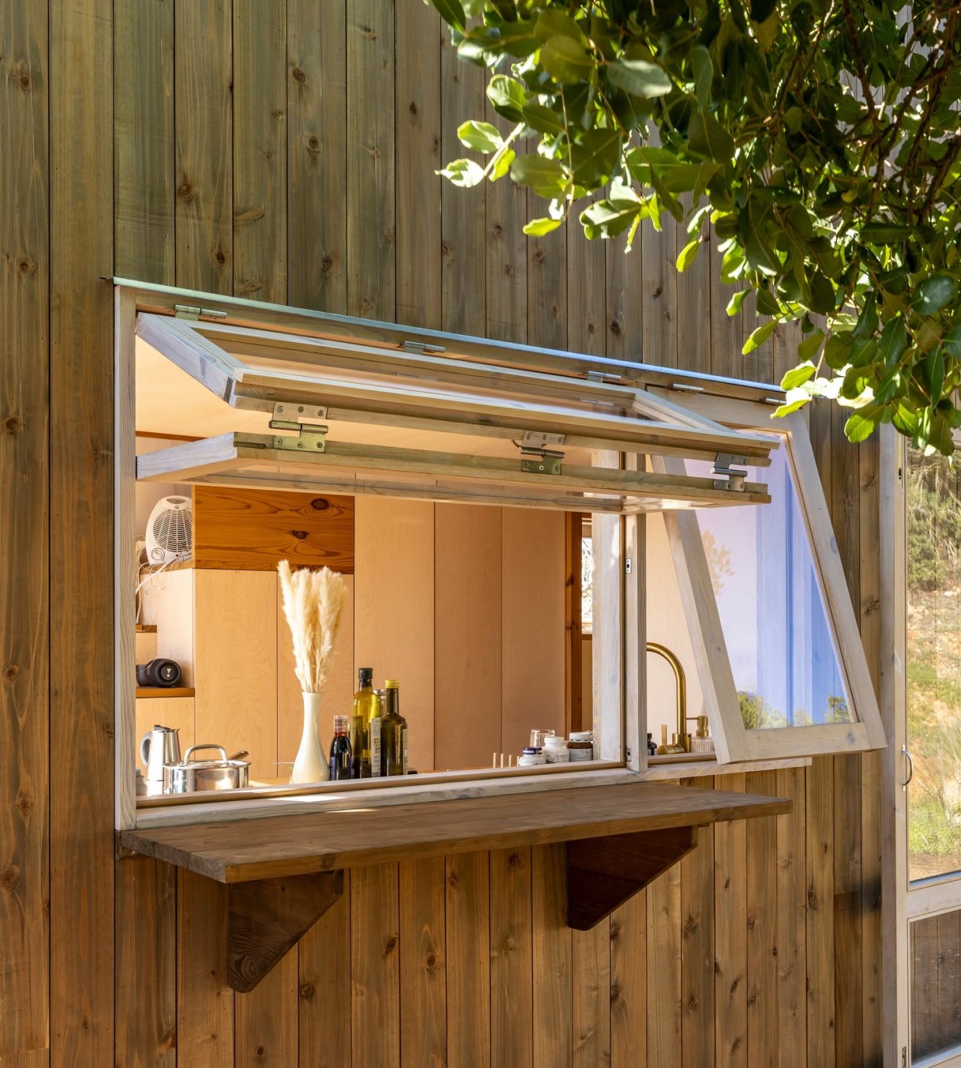 fenêtre cuisine mini maison mobile autonome par Madeiguincho