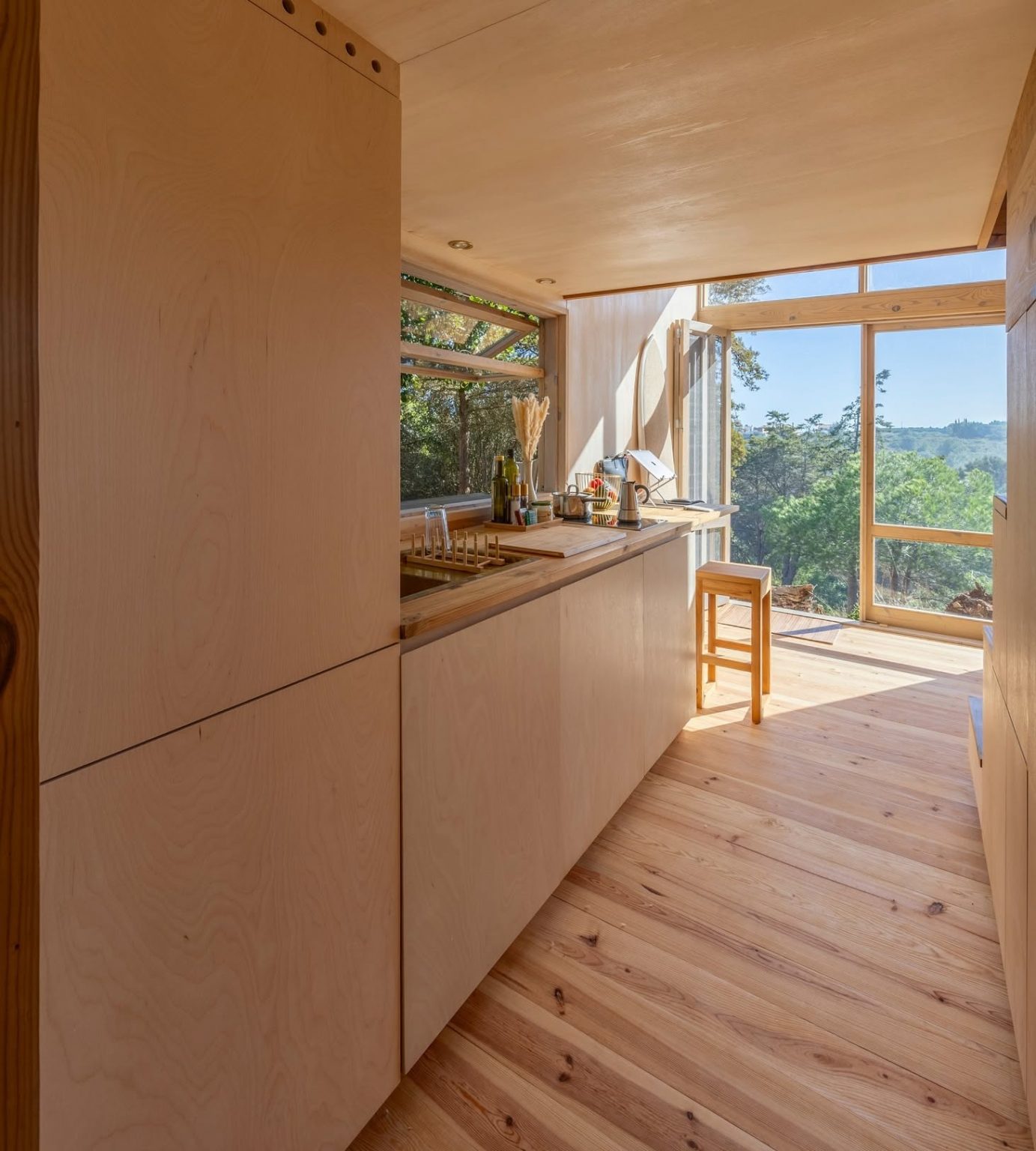 cuisine mini maison mobile autonome par Madeiguincho