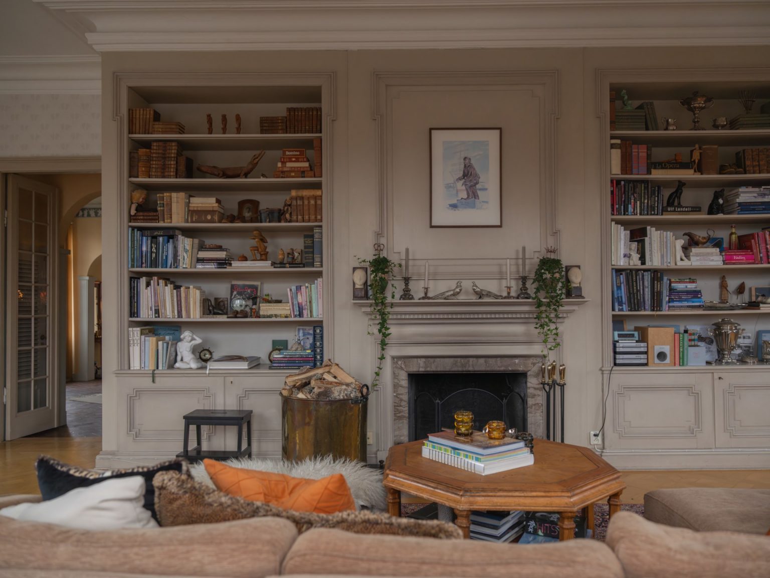 salon avec cheminée décoration classique chic