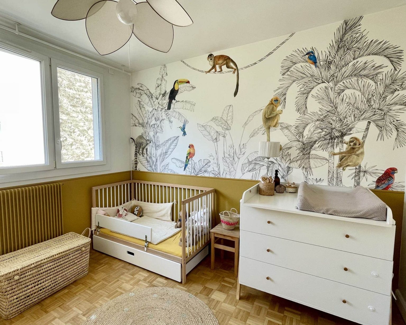 chambre enfant avec papier-peint panoramique décoration contemporaine appartement Paris Happy Pog ©Charlotte Gille