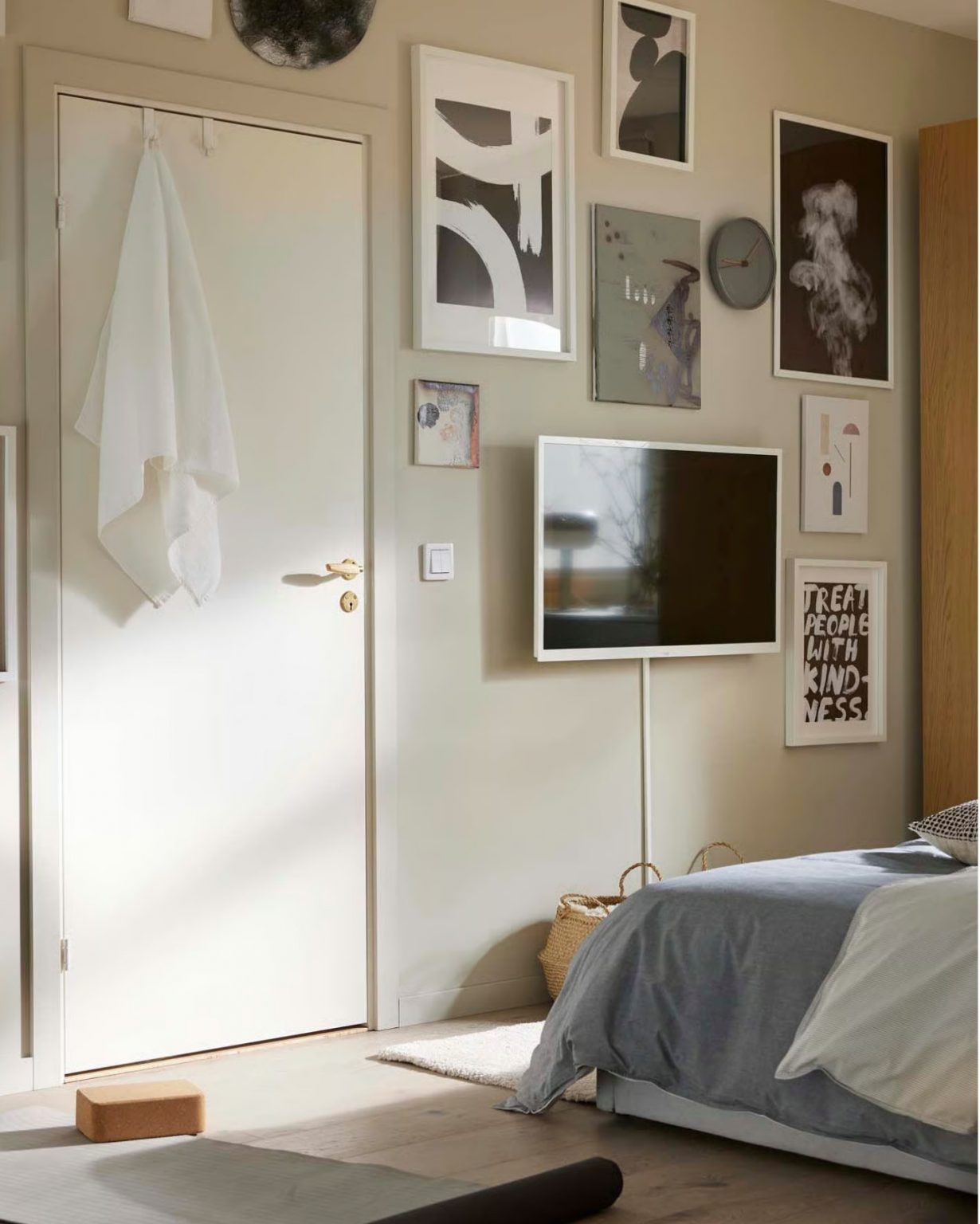 mur d'image et téléviseur