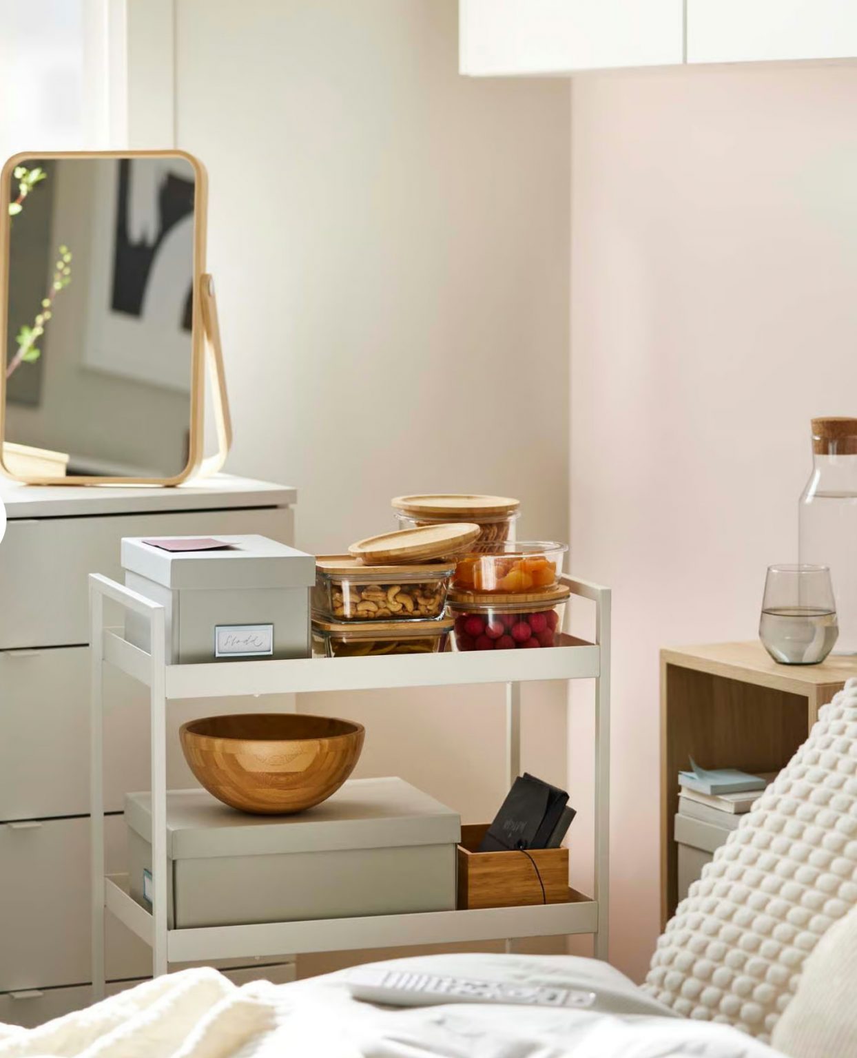 chambre IKEA tons naturels et clairs