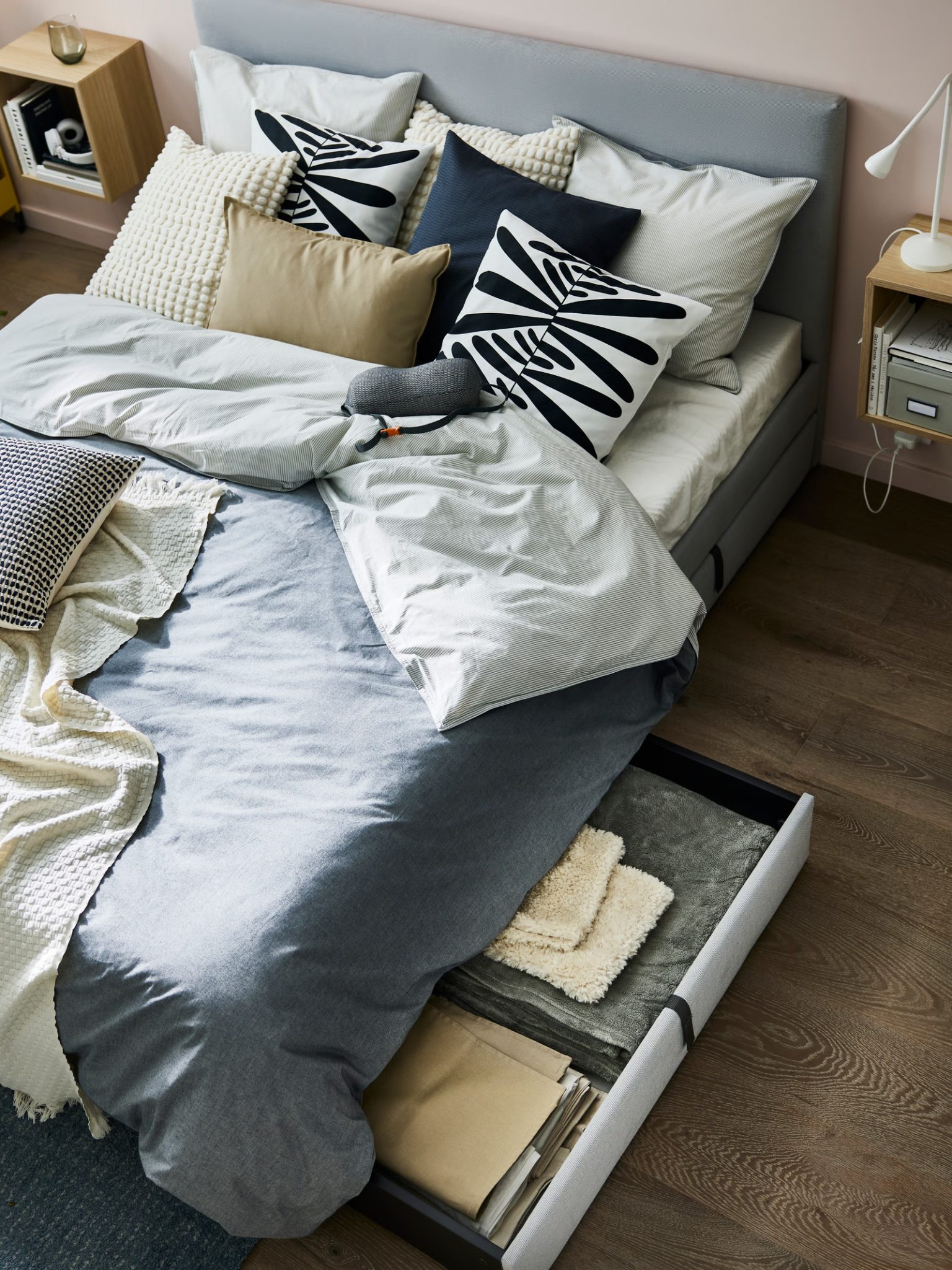 chambre IKEA tons naturels et clairs