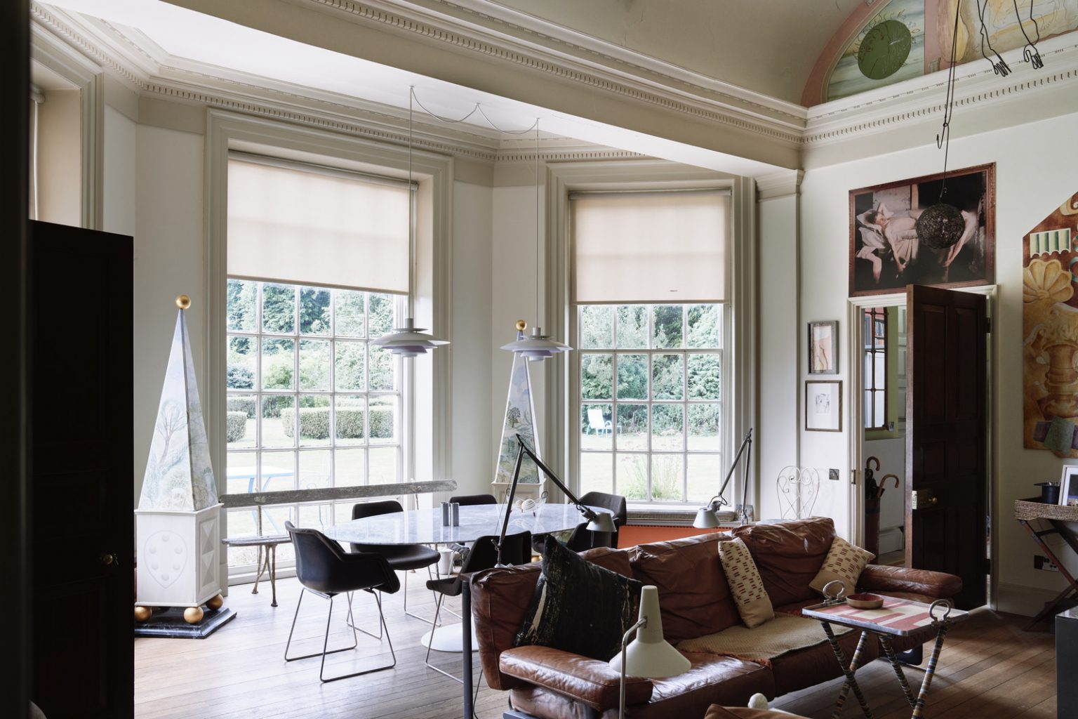 salon contemporain et original appartement ancien décoration colorée