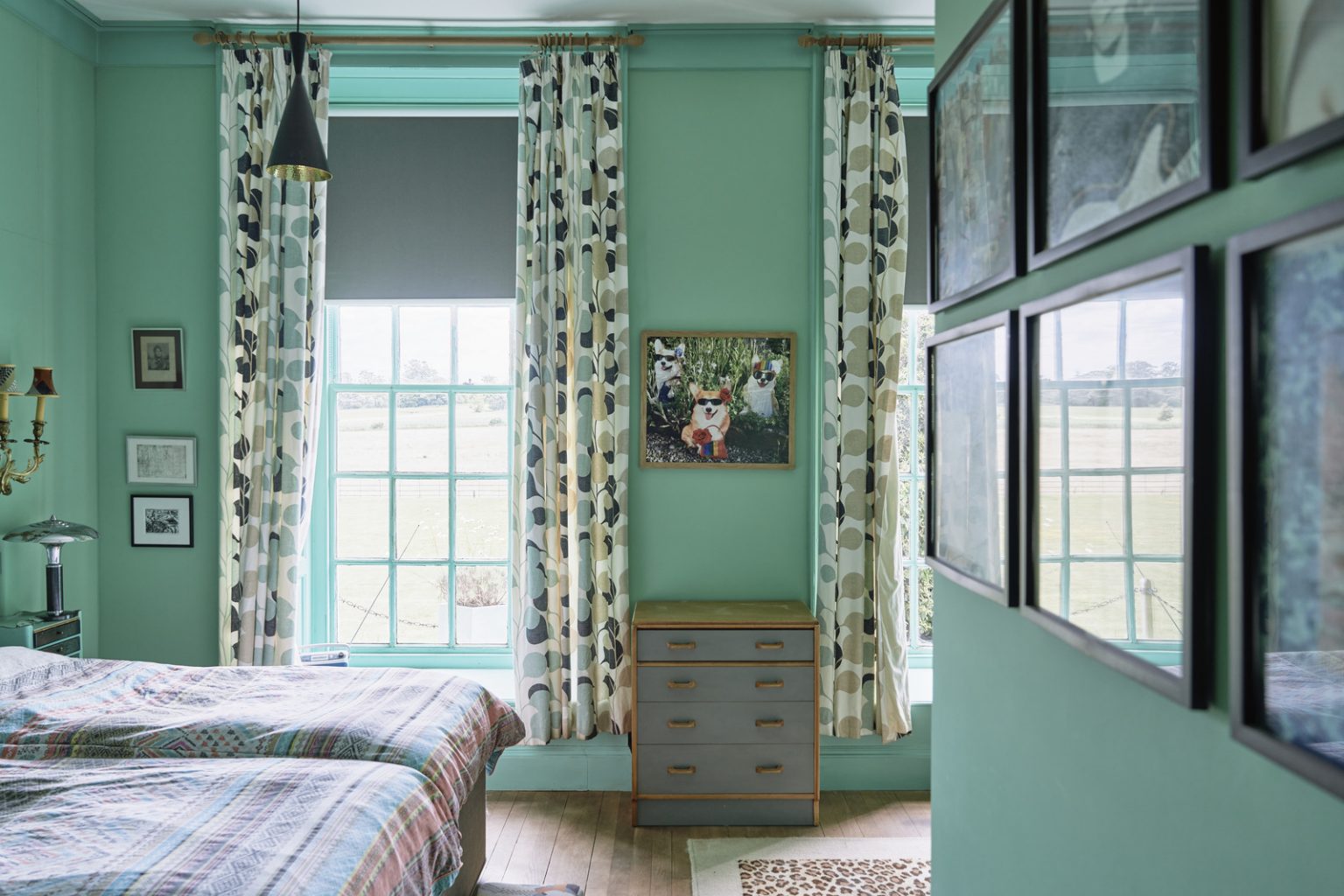 chambre verte appartement ancien décoration colorée