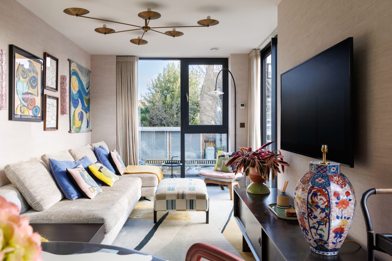 salon trois-pièces design de 66m2 décoration colorée par architecte