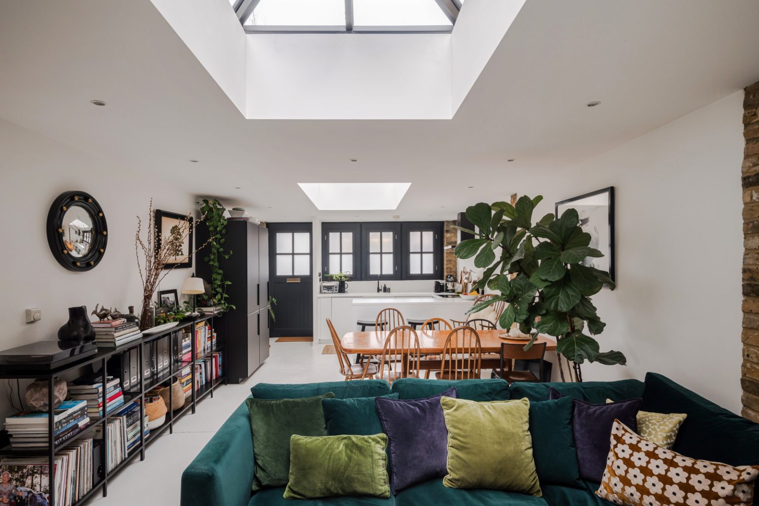 salon décoration contemporaine avec puits de lumière zénithal petite maison de ville Londres