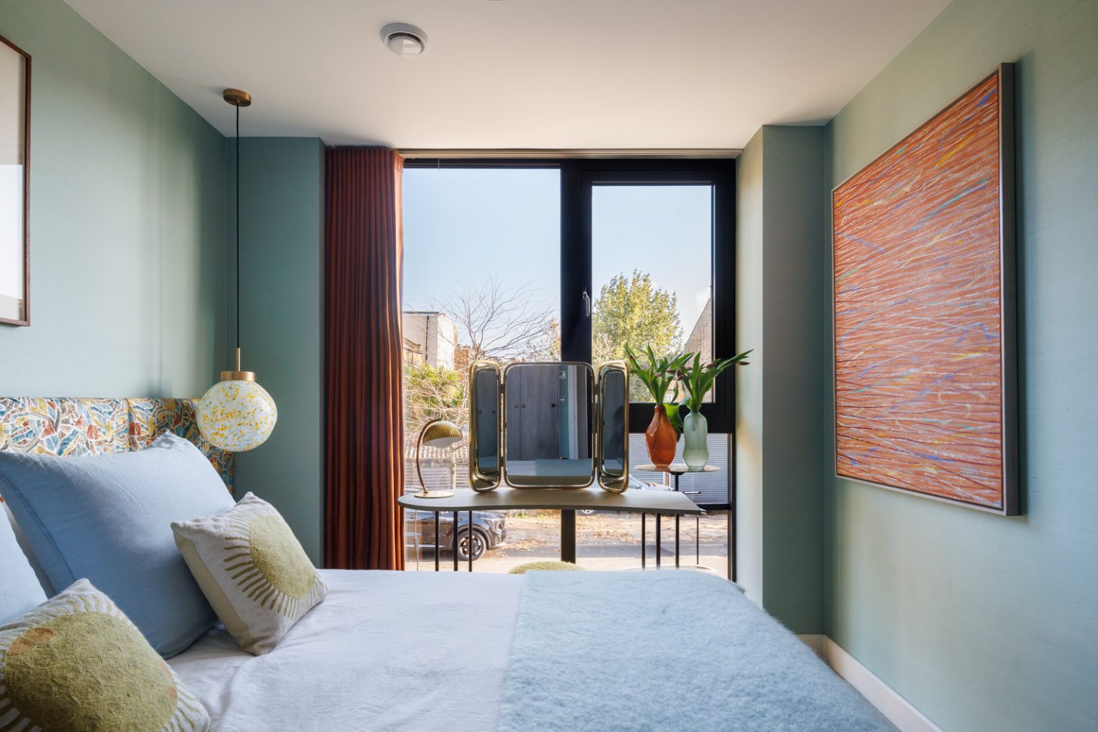chambre murs verts trois-pièces design de 66m2 décoration colorée par architecte
