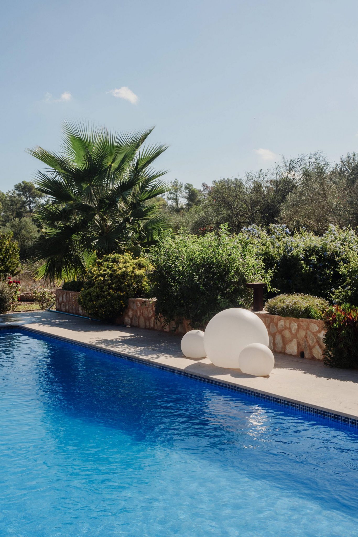 jardin maison en pierres avec piscine Majorque
