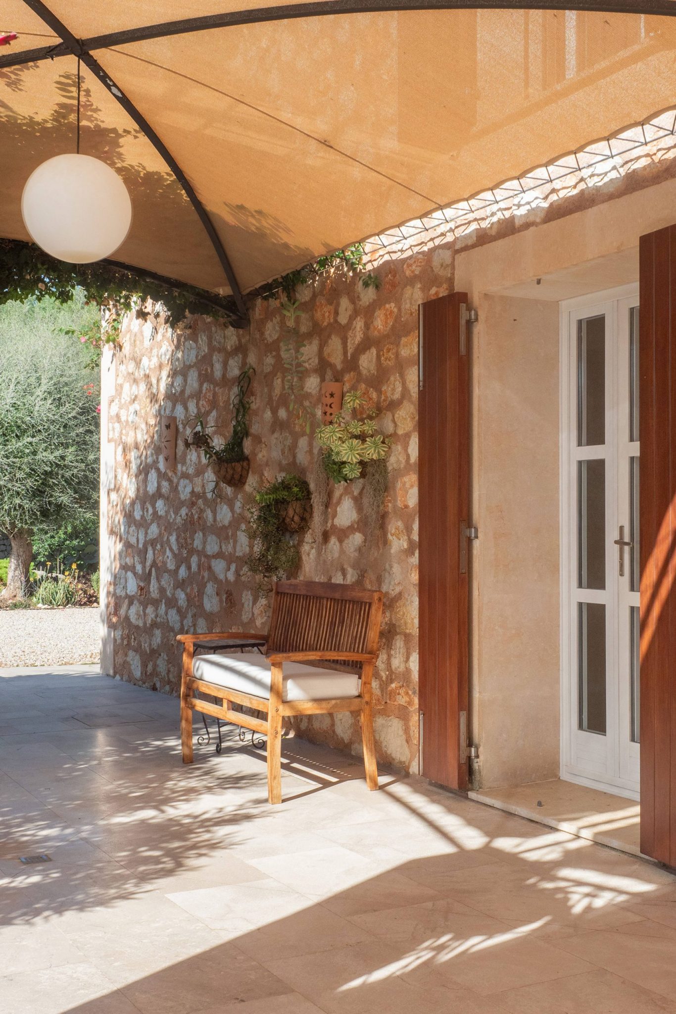 terrasse maison en pierres avec piscine Majorque