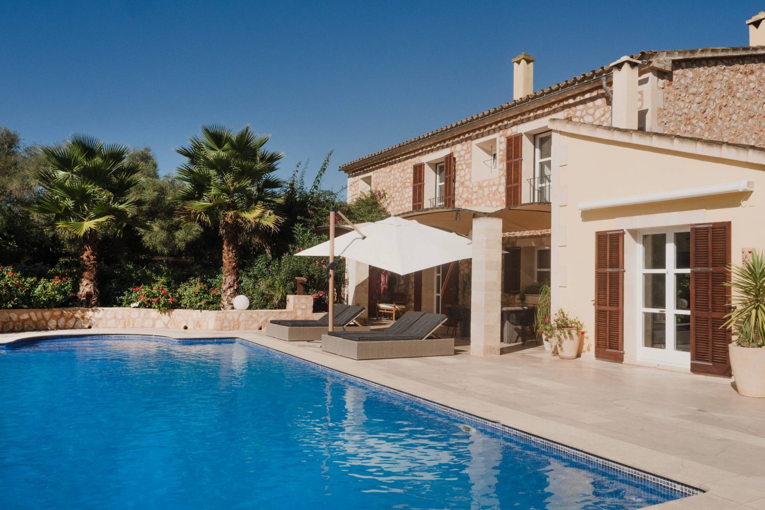 maison en pierres avec piscine Majorque
