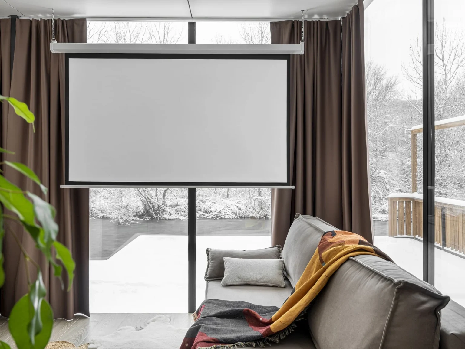 salon avec home cinema décoration design grise petite maison miroir de 36m2