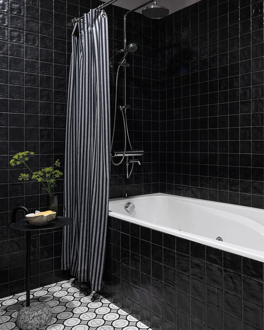 salle de bain zelliges noires deux-pièces 49m2 décoration contemporaine