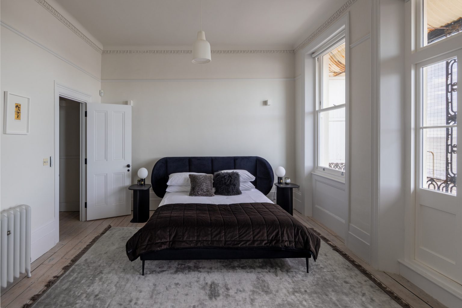 chambre vue mer décoration design dans maison ancienne