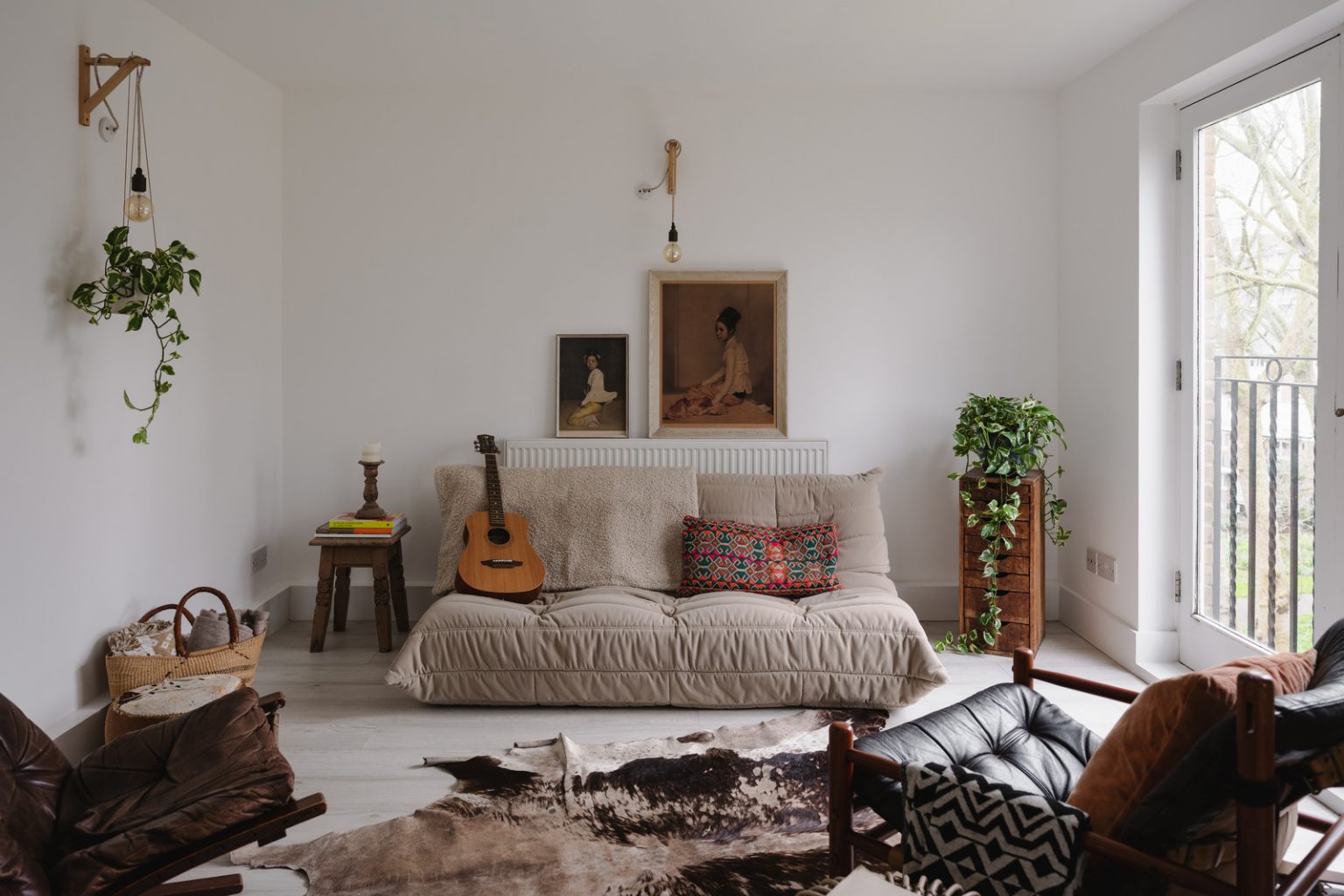 salon canapé Togo décoration naturelle et neutre appartement 63m2 Londres